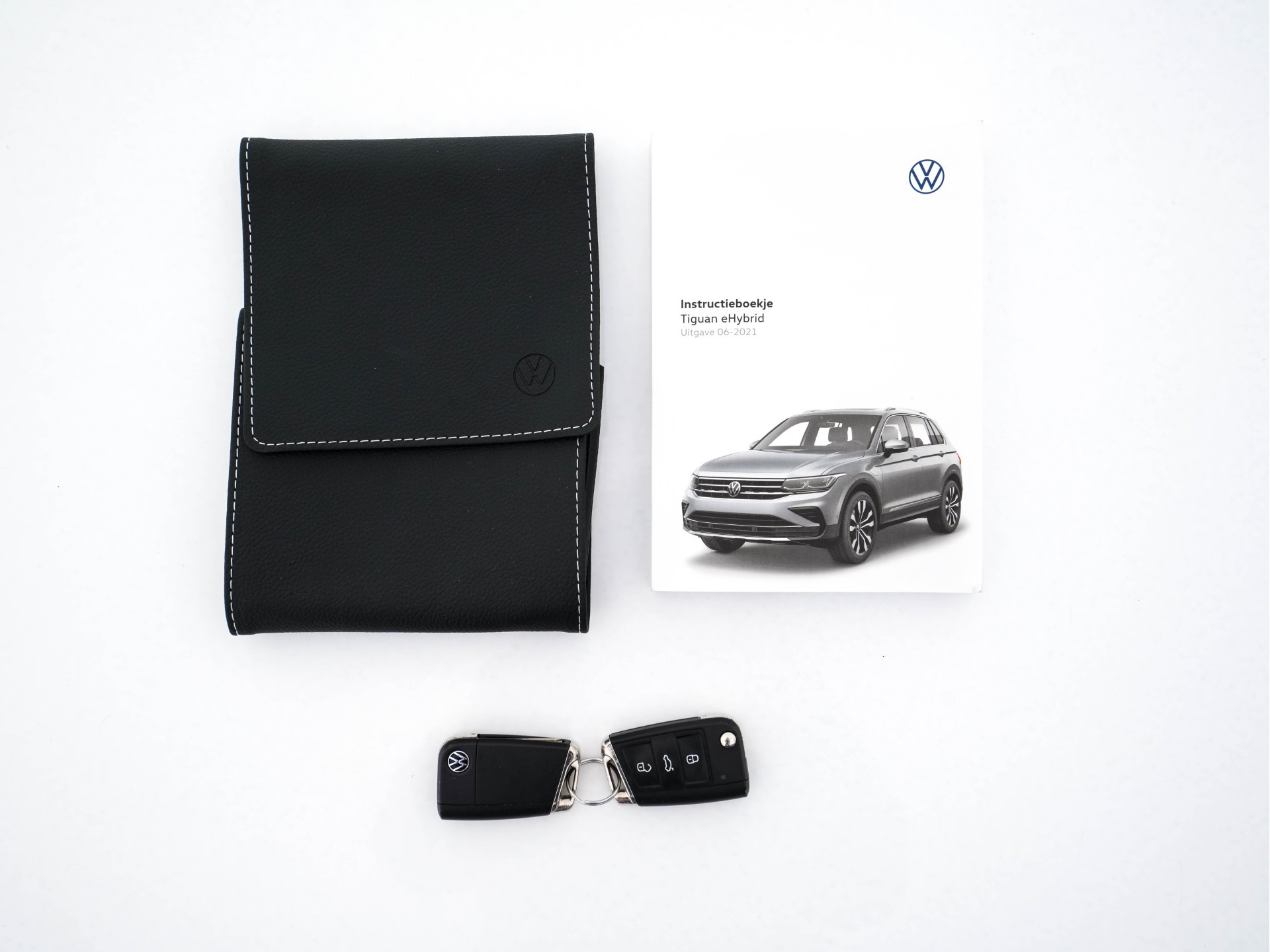 Volkswagen Tiguan 1.4 TSI R-Line Business+ (Plug-in) (INCL-BTW) Aut. *PANO | FULL-LED | ADAPTIVE-CRUISE | DIGI-COCKPIT | HEATED-COMFORTSEATS | NAV-FULLMAP | DAB+ | TOWBAR | PRIVACY-GLASS | ECC | PDC | 19''ALU