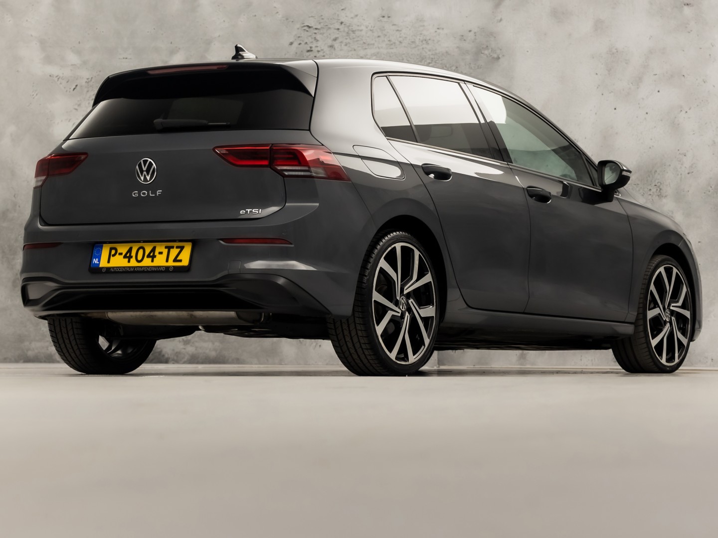 Volkswagen Golf 1.5 TSI Sport 150Pk Automaat (APPLE CARPLAY, GROOT NAVI, STUUR/STOELVERWARMING, SPORTSTOELEN, GETINT GLAS, SFEERVERLICHTING, KEYLESS, NIEUWSTAAT)