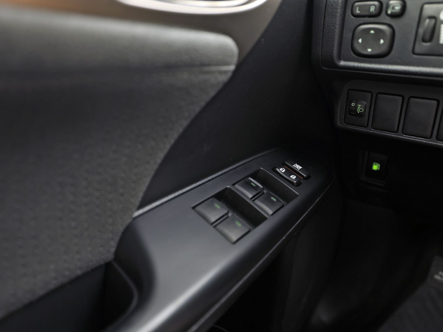 Lexus CT 200h Business Launch Edition Automaat (NAVIGATIE, CAMERA, ALCANTARA, SPORTSTOELEN, KEYLESS, ADAPTIVE CRUISE, NIEUWSTAAT)