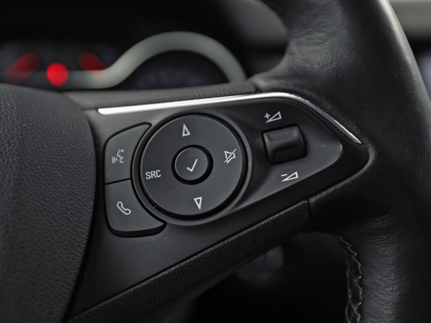 Opel Grandland X 1.2 Turbo Innovation (APPLE CARPLAY, GROOT NAVI, CLIMATE, STUUR/STOELVERWARMING, KEYLESS, CAMERA, SPORTSTOELEN, GETINT GLAS, ELEK ACHTERKLEP, NIEUWE APK, NIEUWSTAAT)