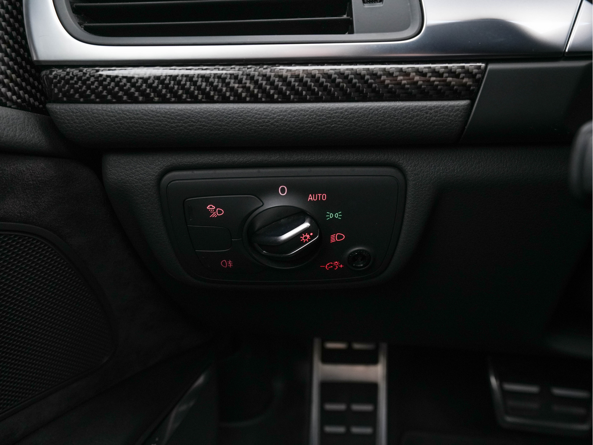 Audi RS6 Avant 4.0 TFSI Quattro *MILLITEK-EXHAUST | CERAMIC-BRAKES | PANO | LEATHER-ALCANTARA | FULL-LED | TOP-VIEW | BLIS | MEMORY-PACK | CARBON-INT. | BOSE-SOUND | LANE-ASSIST | KEYLESS | DAB+ | SPORT-SEATS | SHIFT-PADDLE