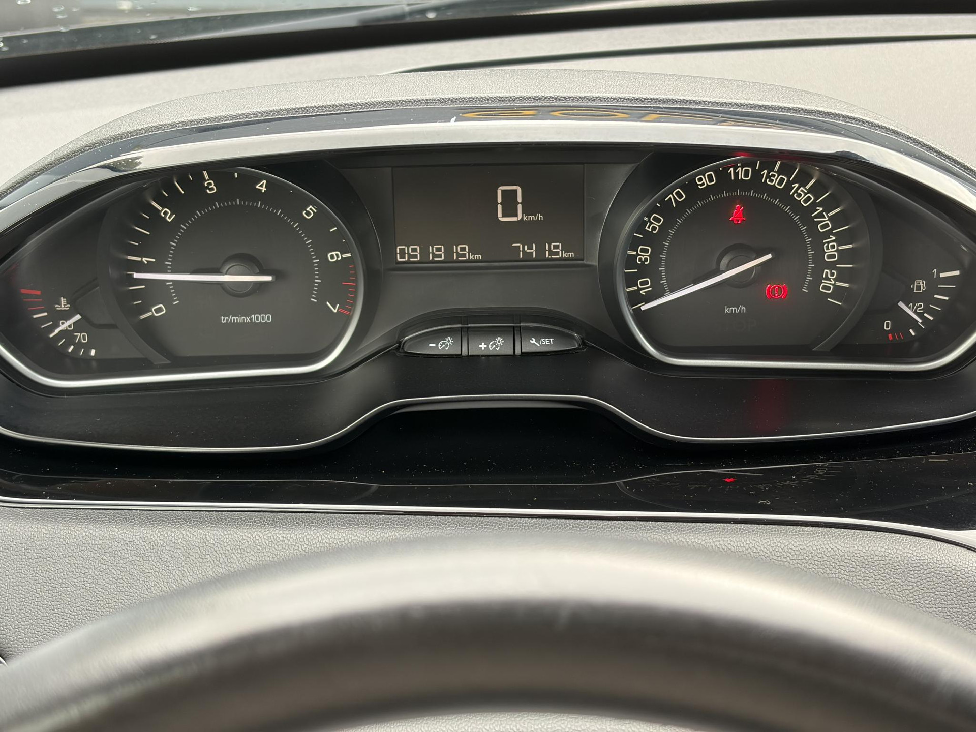 Peugeot 208 1.2 PureTech Signature ✓Net beurt gahad✓Navi✓Carplay✓Lm velgen✓Airco✓Cruise✓5 Deurs✓Pdc✓5 Deurs✓Lm velgen✓N.A.P✓Apk tot 04-2027