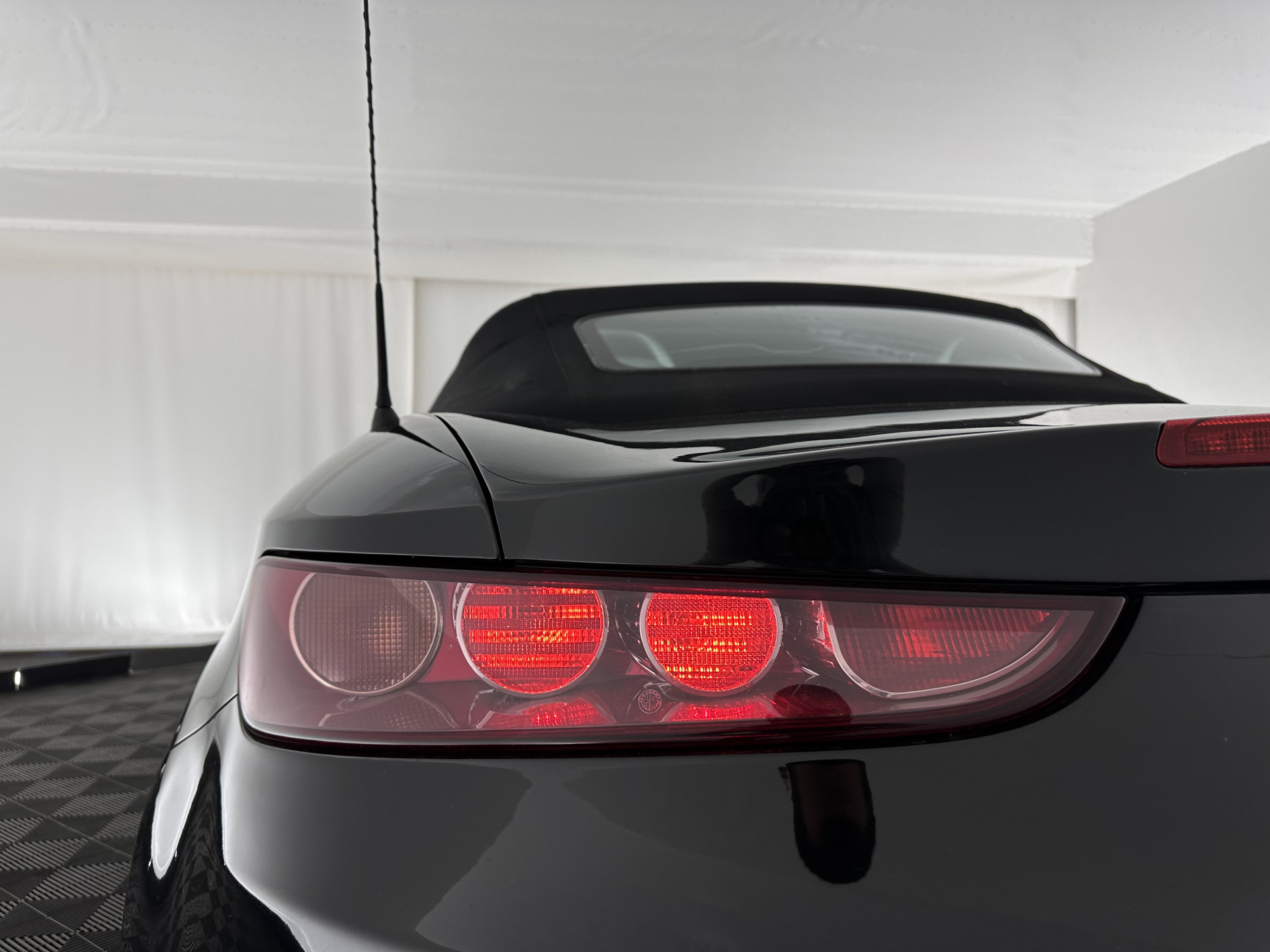 Alfa Romeo Spider 2.4 JTD Q-Tronic Exclusive TI-Sportpack Aut. *LUXURY-LEATHER | BI-XENON | SPORT-SEATS | ECC | SHIFTPADDLES | PDC | CRUISE | 19''ALU*