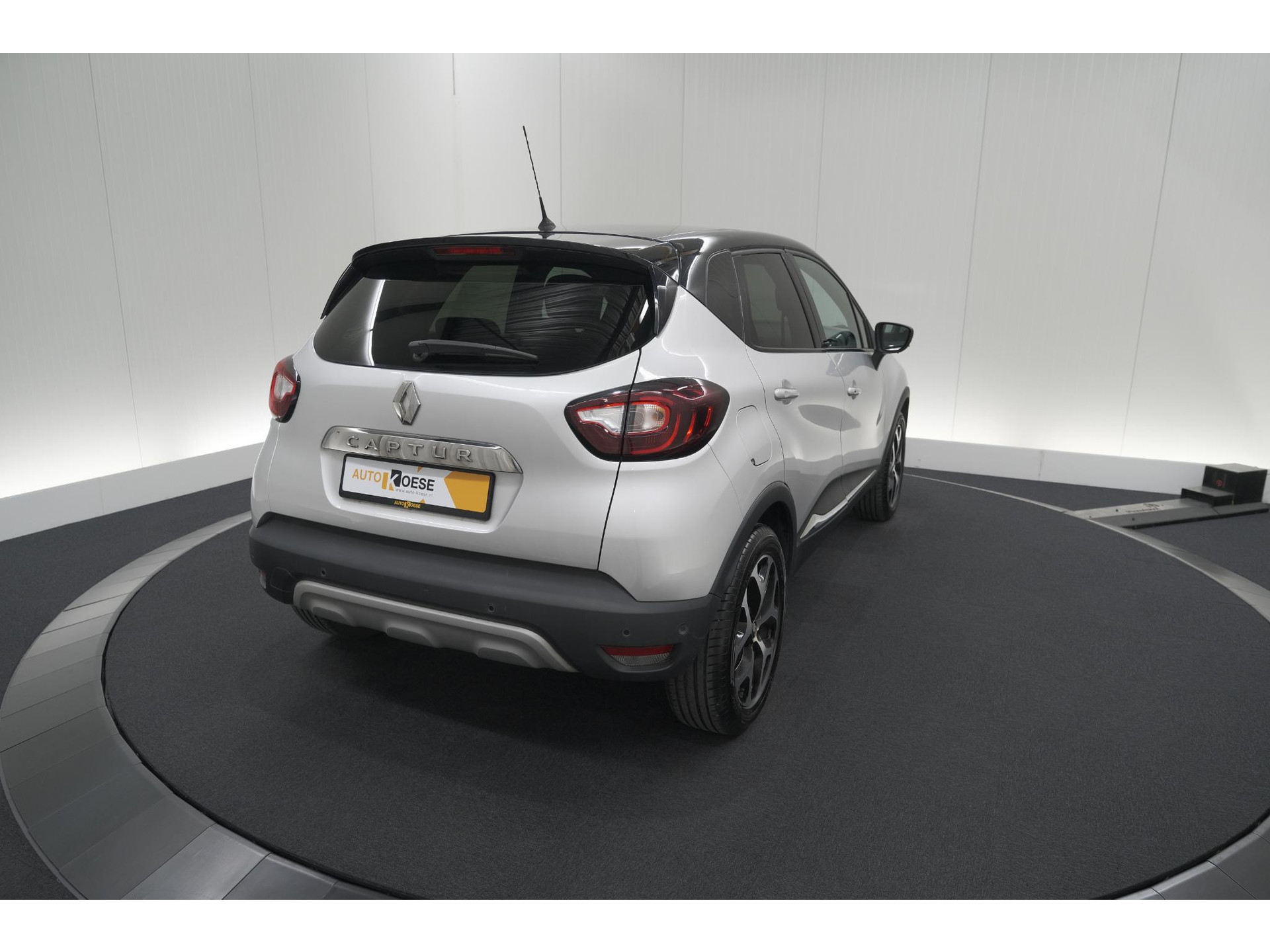 Renault Captur TCe 90 Intens | Camera | Dodehoekdetectie | Navigatie | Parkeersensoren