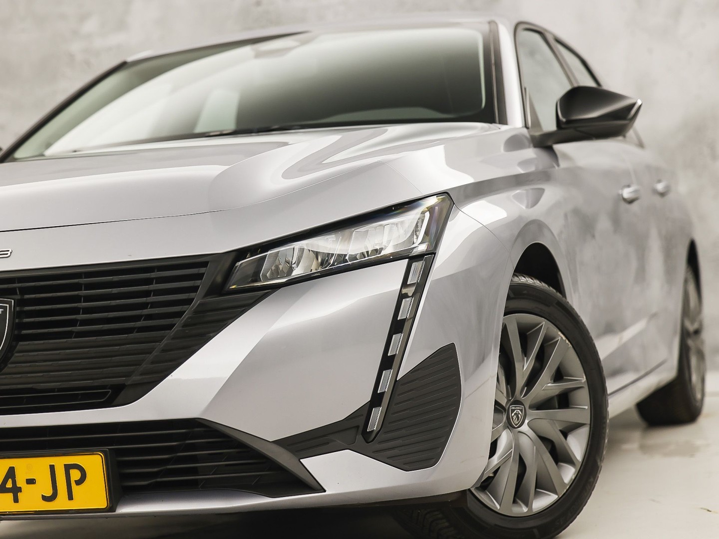 Peugeot 308 SW 1.2 PureTech Active Sport (VIRTUAL COCKPIT, APPLE CARPLAY, GROOT NAVI, SPORTSTOELEN, STOELVERWARMING, PARKEERSENSOREN, LANE ASSIST, CRUISE, NIEUWSTAAT)
