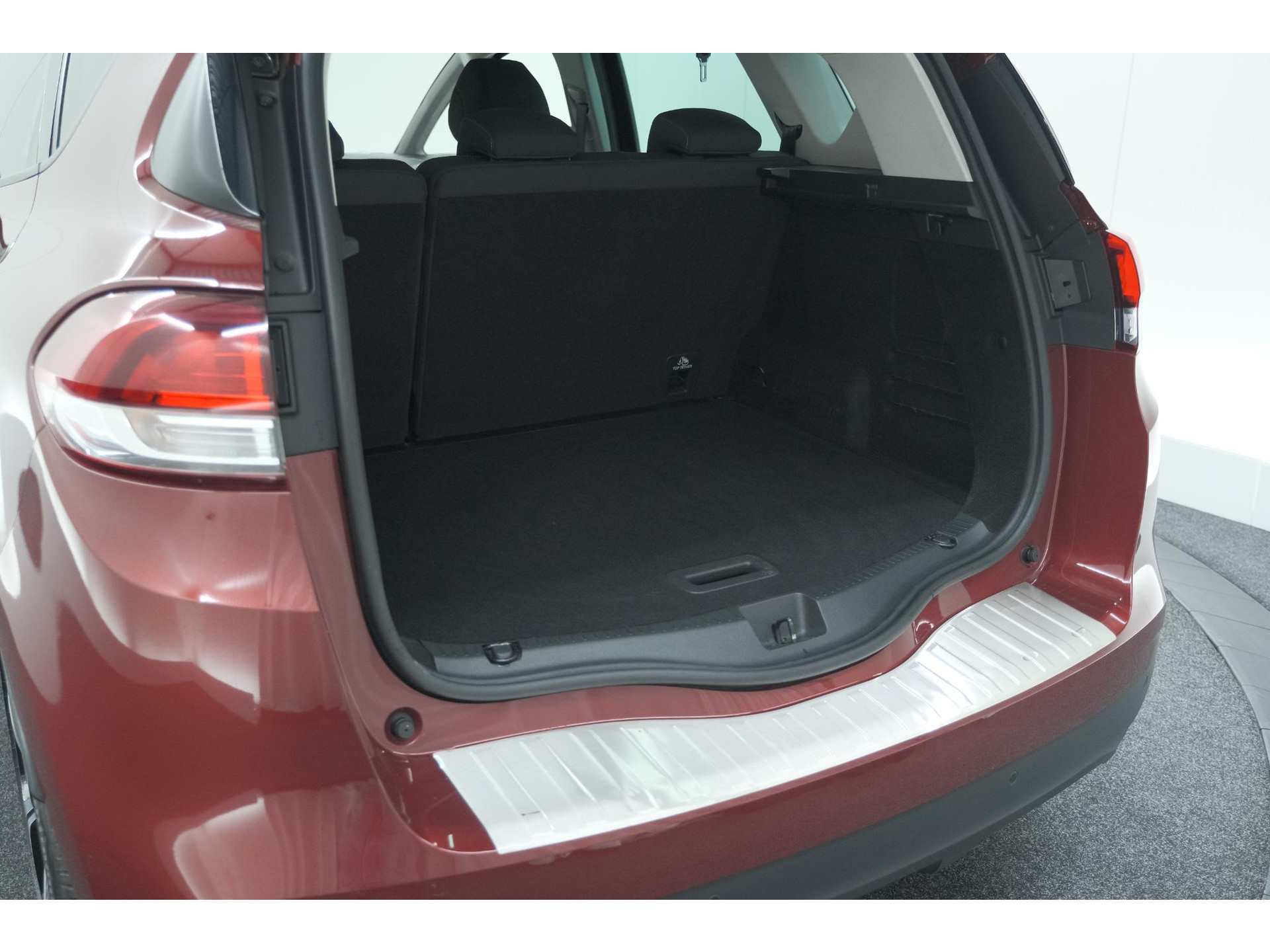 Renault Scénic TCe 140 EDC Limited | Camera | Stoelverwarming | Navigatie | Apple Carplay