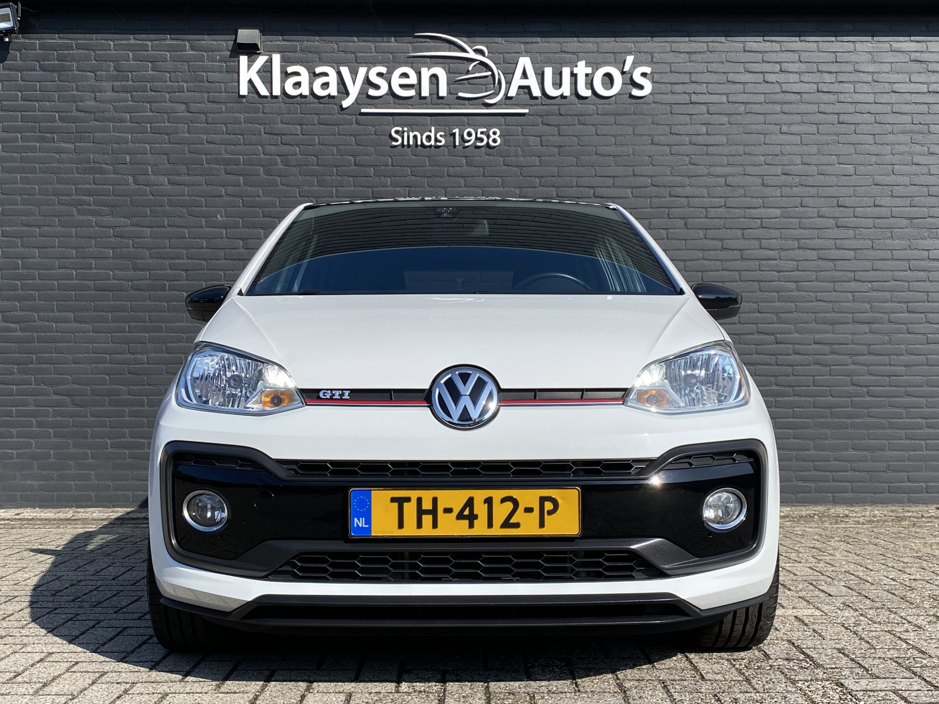 Volkswagen Up! 1.0 TSI GTI 116 pk | 17 inch lichtmetaal | stoelverwarming | climate control | zwart dak-spiegels | NL auto