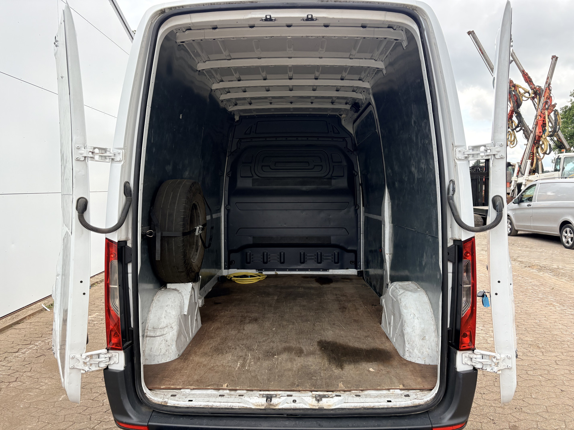 Mercedes-Benz eSprinter eSprinter 312 55kWh L2H2 Elektrisch 168km WLTP 93,7% (SOH) 80kw Snelladen Climate Control Camera
