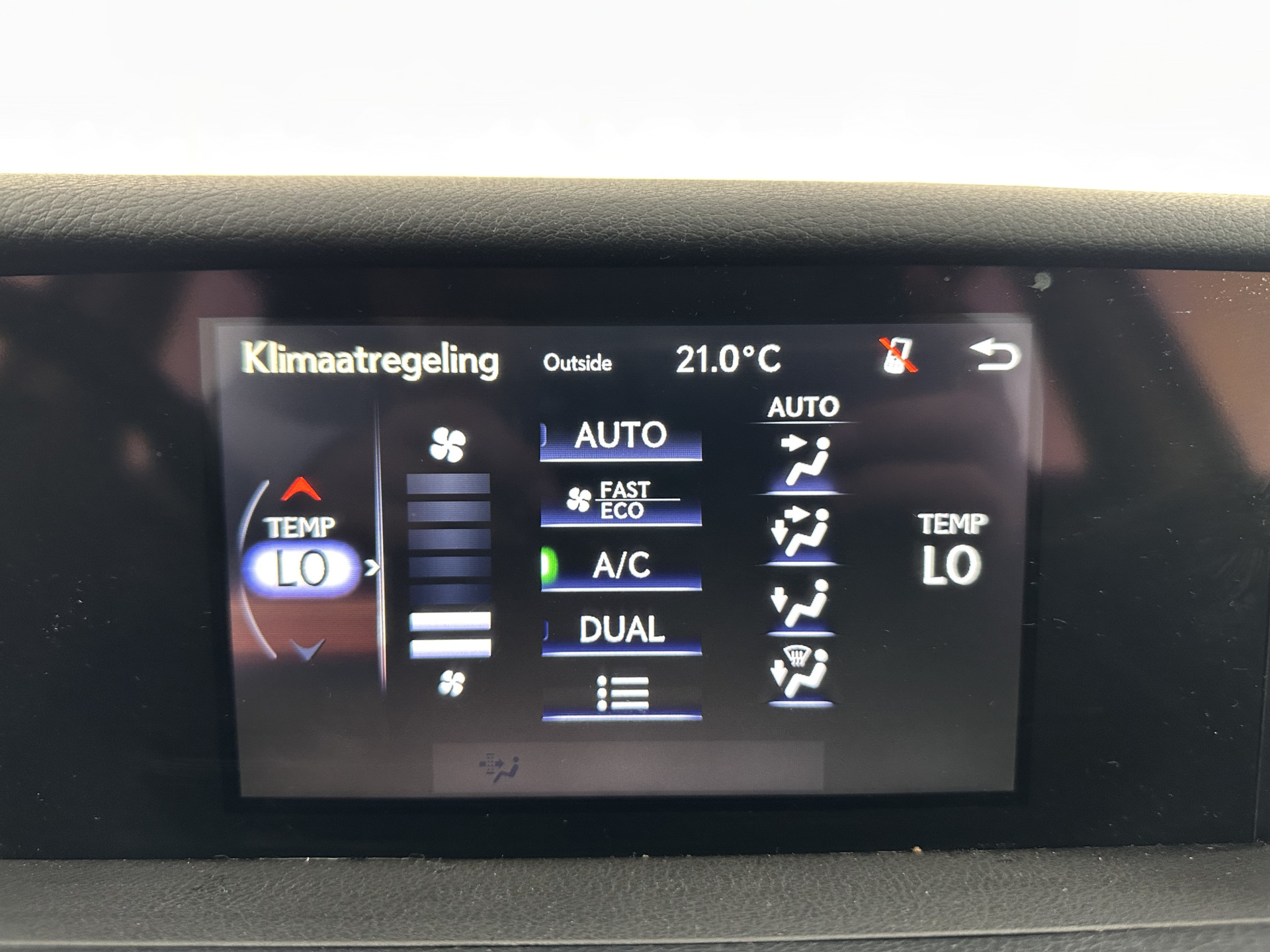 Lexus IS 300h Hybrid Business Line Aut. *PANO | LEATHER-MICROFIBRE | FULL-LED | NAVI-FULLMAP | HEATED-COMFORTSEATS | CAMERA | ECC | SHIFT-PADDLES | PDC | CRUISE | 17''ALU*