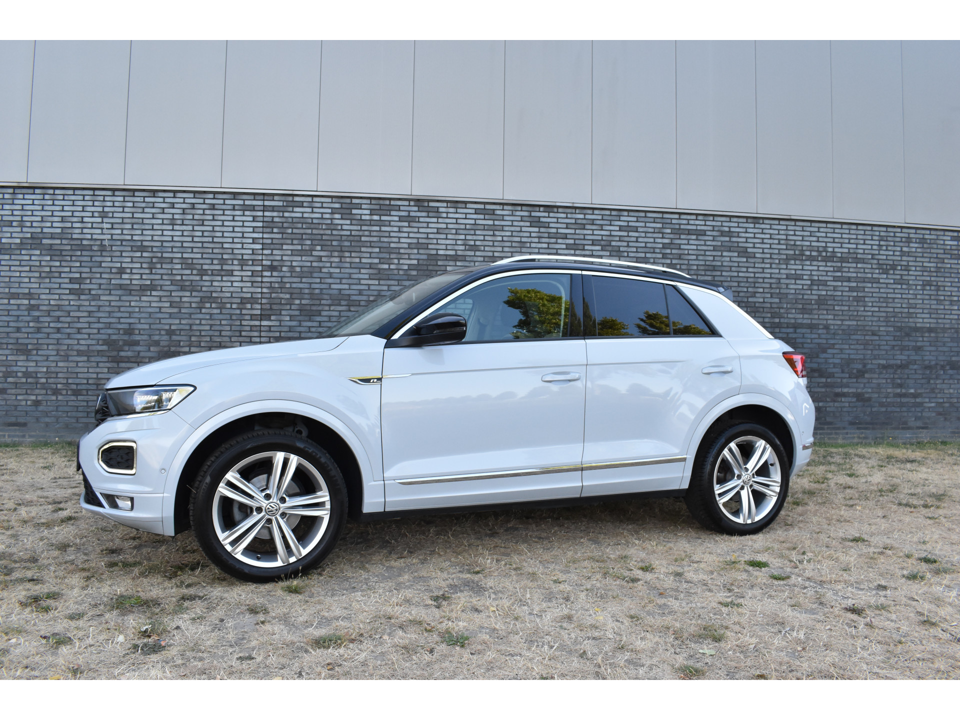 Volkswagen T-Roc 1.5 TSI Sport Business R Carplay Automaat R-line Zwart dak