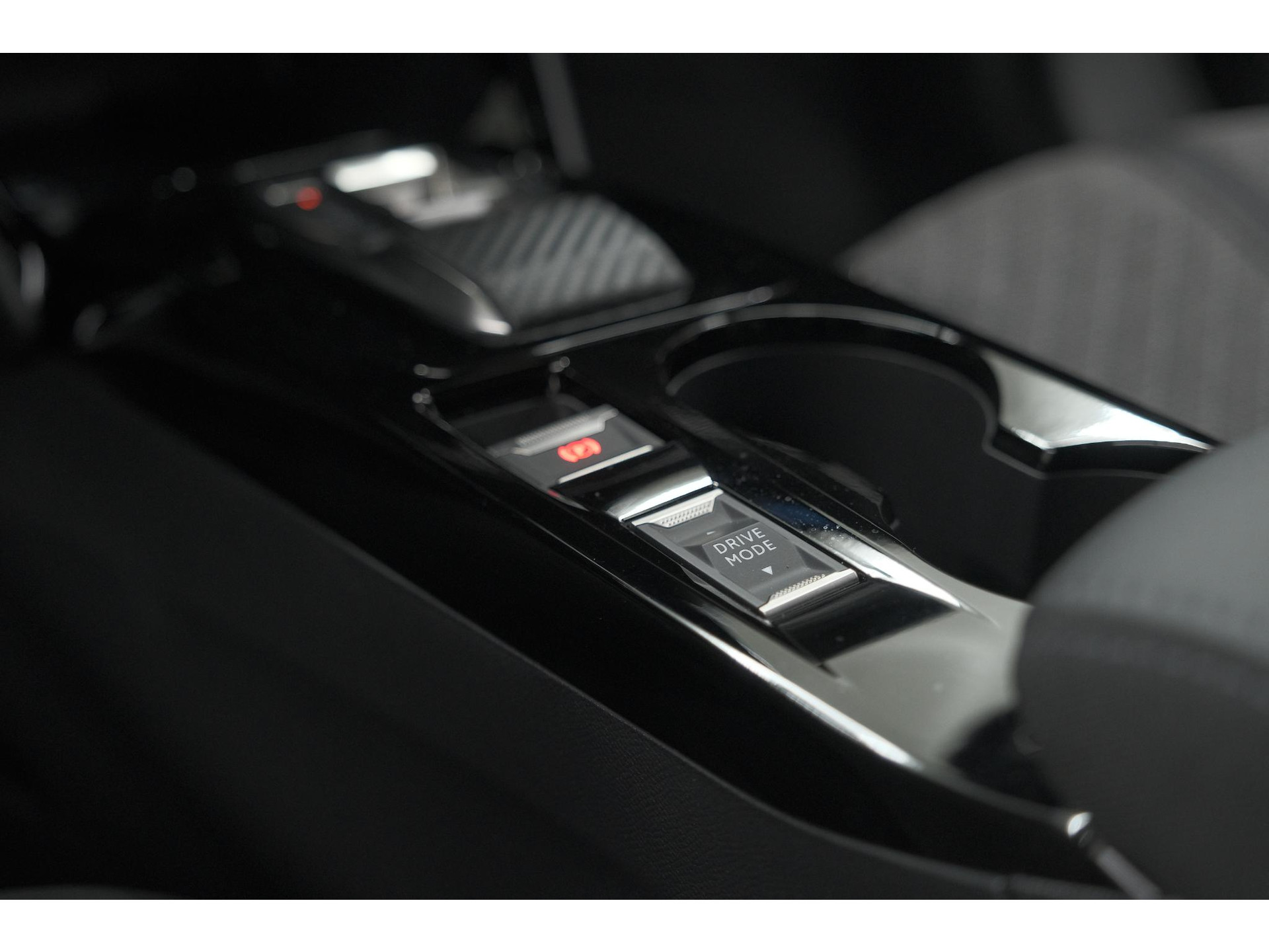 Peugeot 2008 Hybrid 145 e-DCS6 Allure | 360 Camera | Adaptieve Cruise Control | Dodehoekdetectie | Navigatie