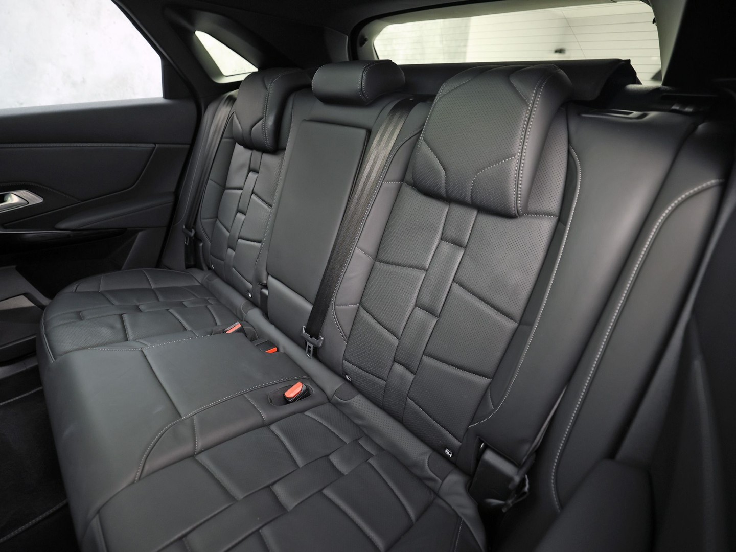 DS 7 1.6 PHEV 225 Etoile 225Pk Automaat (PANORAMADAK, MEMORY SEATS, LEDER, 360 CAMERA, SPORTSTOELEN, STOELVERWARMING, GETINT GLAS, ADAPTIVE CRUISE, KEYLESS, NIEUWSTAAT)