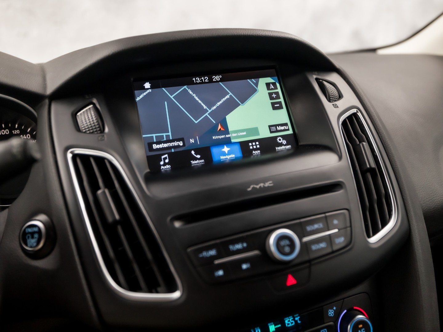 Ford Focus Wagon 1.0 Titanium Sport (APPLE CARPLAY, NAVIGATIE, CLIMATE, GETINT GLAS, SPORTSTOELEN, KEYLESS, PARKEERSENSOREN, NIEUWE APK, NIEUWSTAAT)