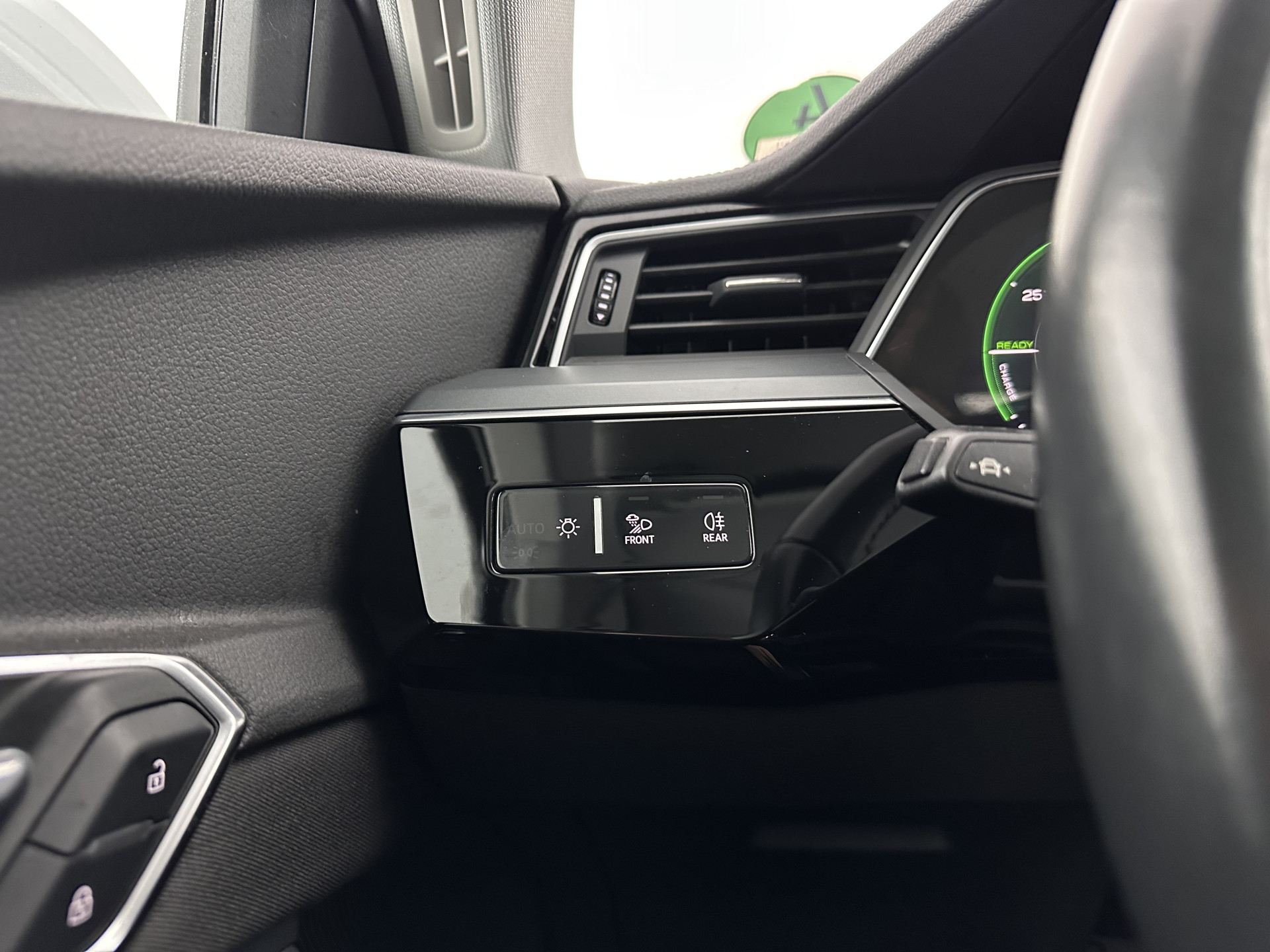 Audi e-tron 50 quattro Business edition 71 kWh [ 3-Fase-11kW ] {SOH-99%} (INCL-BTW) Aut. *HEATPUMP | FULL-LED | DIGI-COCKPIT | NAVI-FULLMAP | MEMORY-PACK |  COMFORTSEATS | KEYLESS | AUDI-SOUND | SHIFTPADDLES | DAB+ | ECC | DRIVE-SELECT | PDC | CRUISE | TO