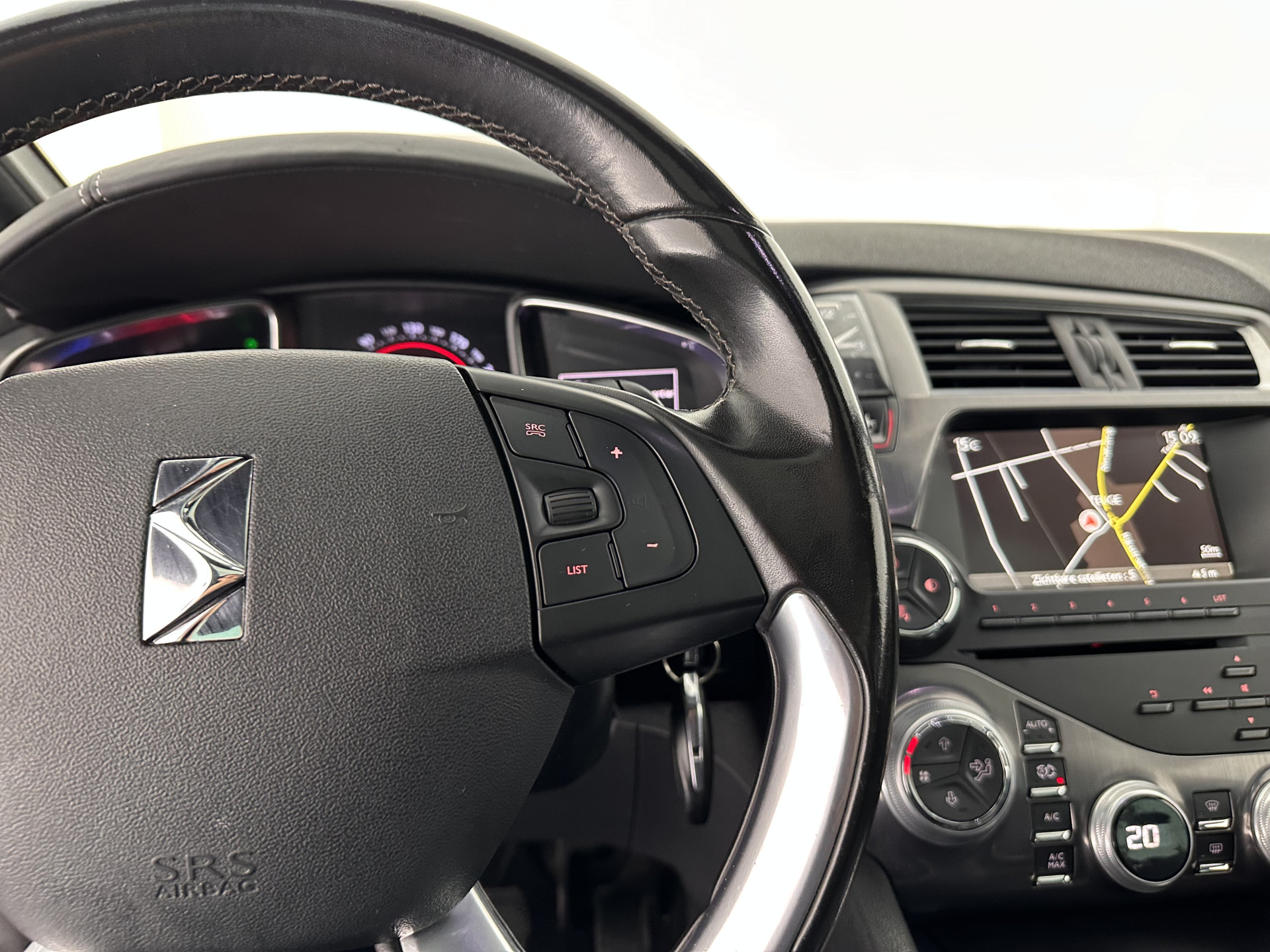 Citroën DS5 2.0 Hybrid4 Business Executive AWD Aut. *PANO | XENON | LEATHER | MEMORY-PACK | NAVI-FULLMAP | KEYLESS | CAMERA | HEAD-UP | MASSAGE | CRUISE | SPORT-SEATS | TOWBAR | 17"ALU*