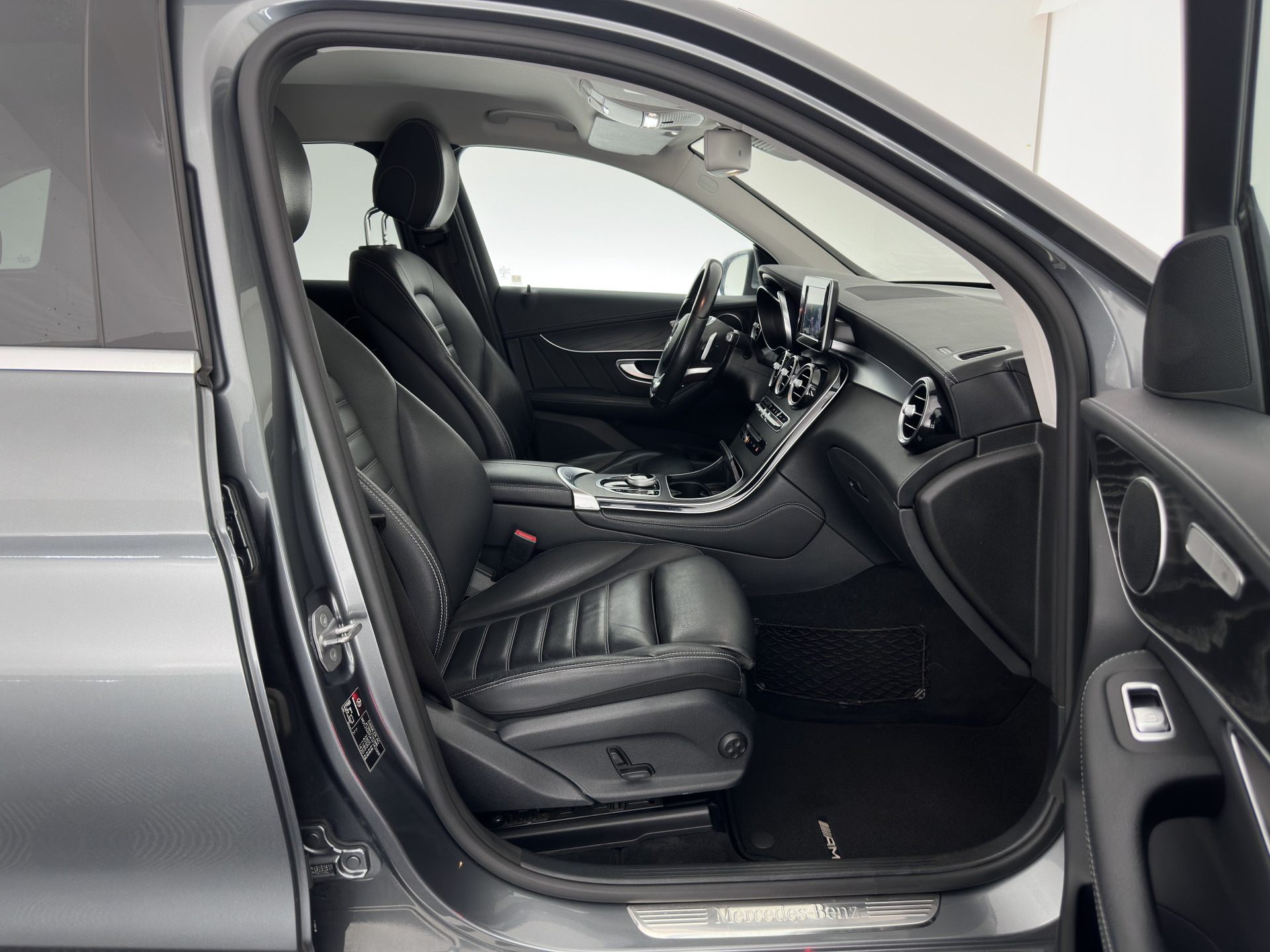 Mercedes-Benz GLC-klasse 350e 4MATIC Premium Plus Plug-in Aut. *LEATHER | FULL-LED | BLIND-SPOT | HEATED-SPORTSEATS | CAMERA | KEYLESS | AIR-SUSPENSION | ADAPTIVE-CRUISE | PRIVACY-GLASS | NAVI-FULLMAP | 20''ALU*