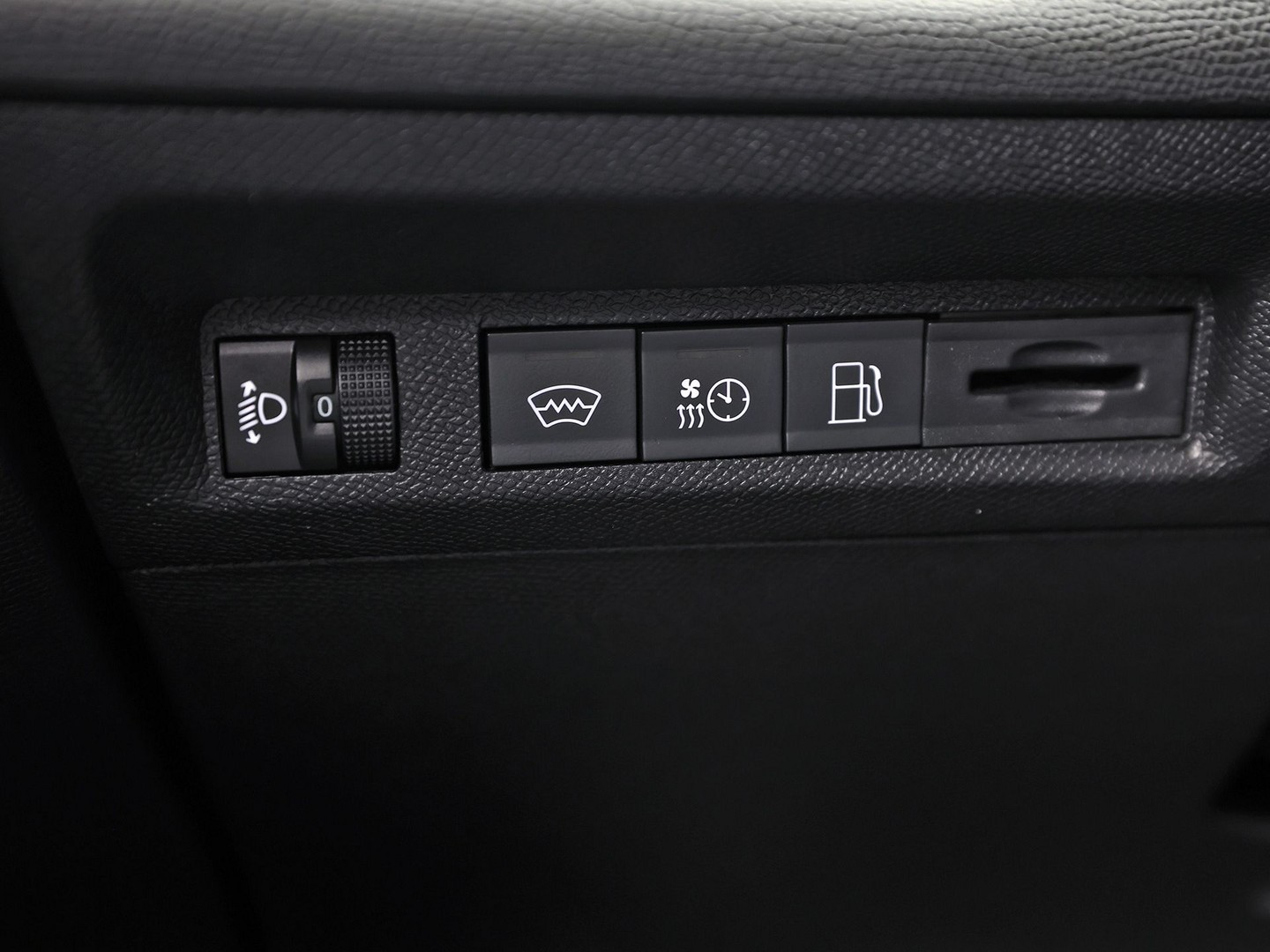 Peugeot 308 SW 1.6 Plug-in Hybrid 180 Allure 180Pk Automaat (APPLE CARPLAY, GROOT NAVI, 360 CAMERA, LEDER, SPORTSTOELEN, GETINT GLAS, ADAPTIVE CRUISE, KEYLESS, NIEUWSTAAT)