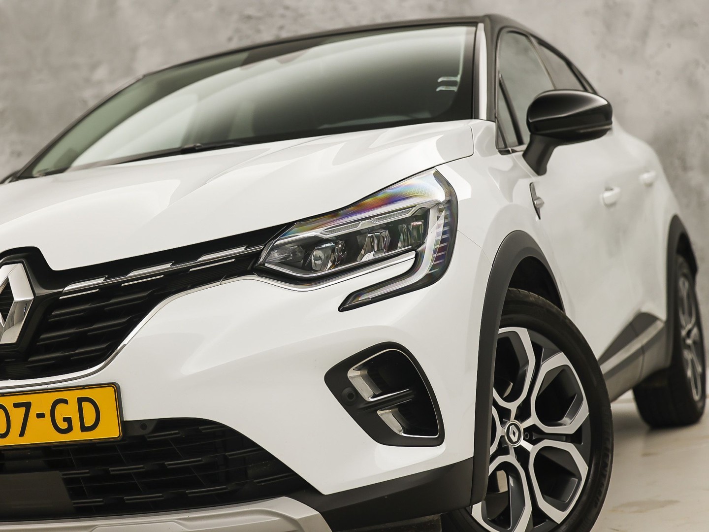 Renault Captur 1.3 TCe 140 Intens Sport 140Pk Automaat (VIRTUAL COCKPIT, APPLE CARPLAY, GROOT NAVI, CAMERA, CLIMATE, SPORTSTOELEN, LEDER, GETINT GLAS, CRUISE, NIEUWSTAAT)