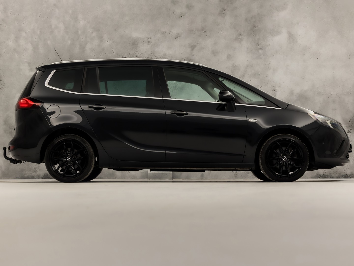 Opel Zafira Tourer 1.4 Sport 7 Persoons (AIRCO, GETINT GLAS, TREKHAAK, SPORTSTOELEN, LM VELGEN, PARKEERSENSOREN, CRUISE, NIEUWE APK, NIEUWSTAAT)