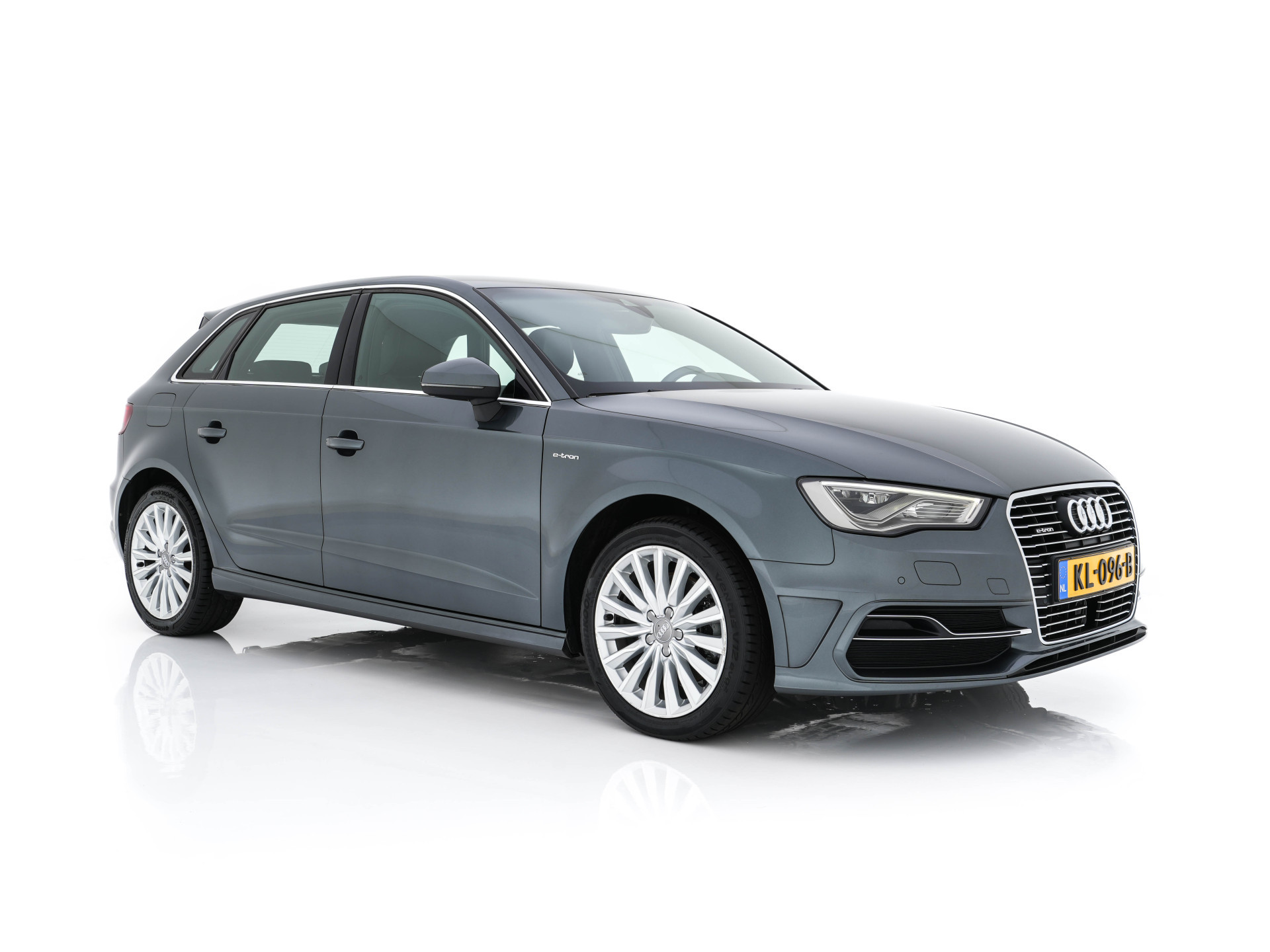 Audi A3 Sportback 1.4 e-tron Plug-In Pro Line plus Aut. *LEATHER-FABRIC | FULL-LED | NAVI-FULLMAP | KEYLESS | SPORT-SEATS | AUDI-SOUND | TOWBAR | 17''ALU*