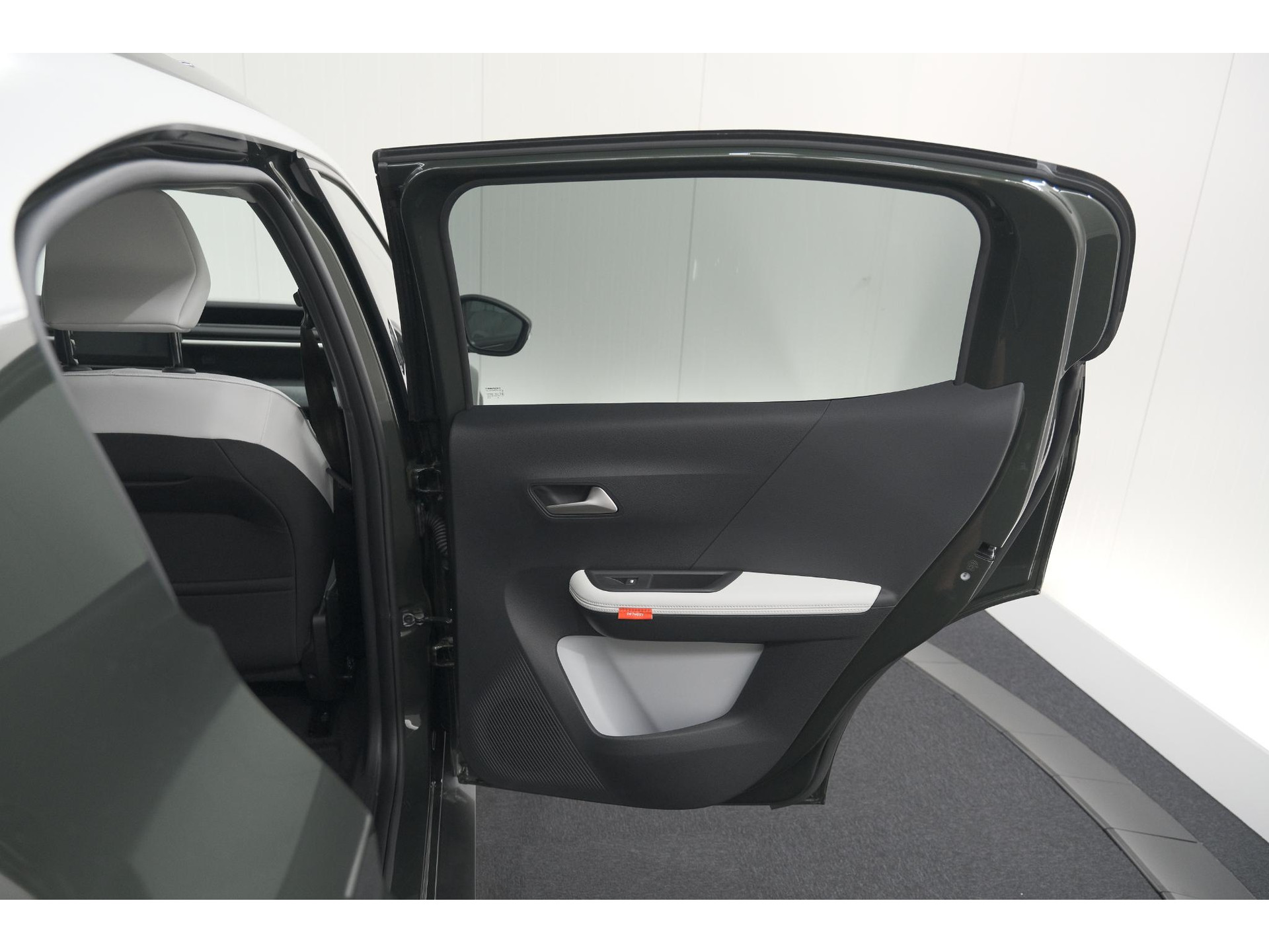 Citroen Ë-C3 Aircross Plus 113pk Extended Range 54 kWh | 11 KW Lader | Camera | Apple CarPlay | Parkeersensoren