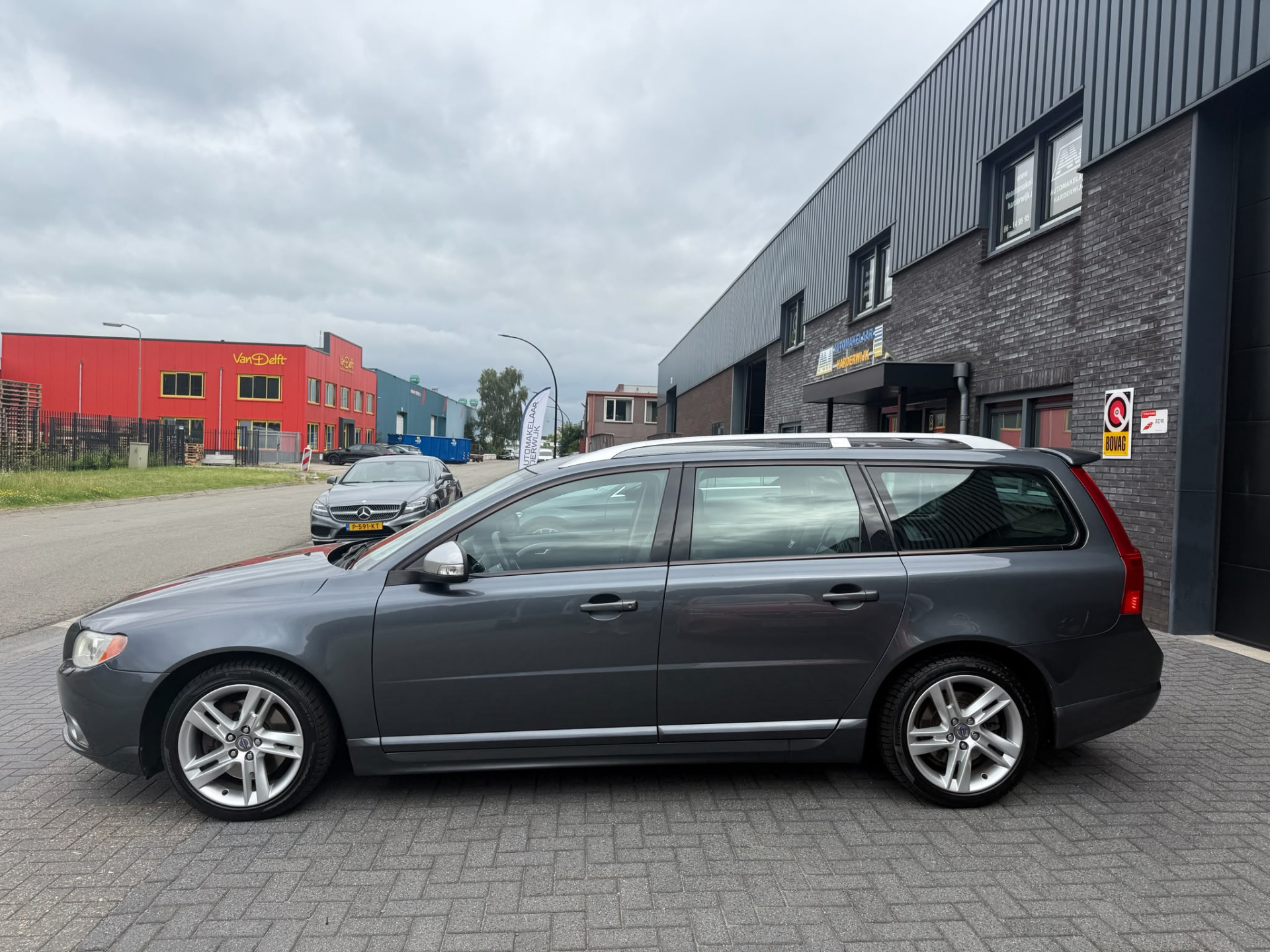 Volvo V70 2.0T R-Edition | 3E EIGENAAR | AUTOMAAT | LEDER | NAVI | XENON | CRUISE | TREKHAAK |