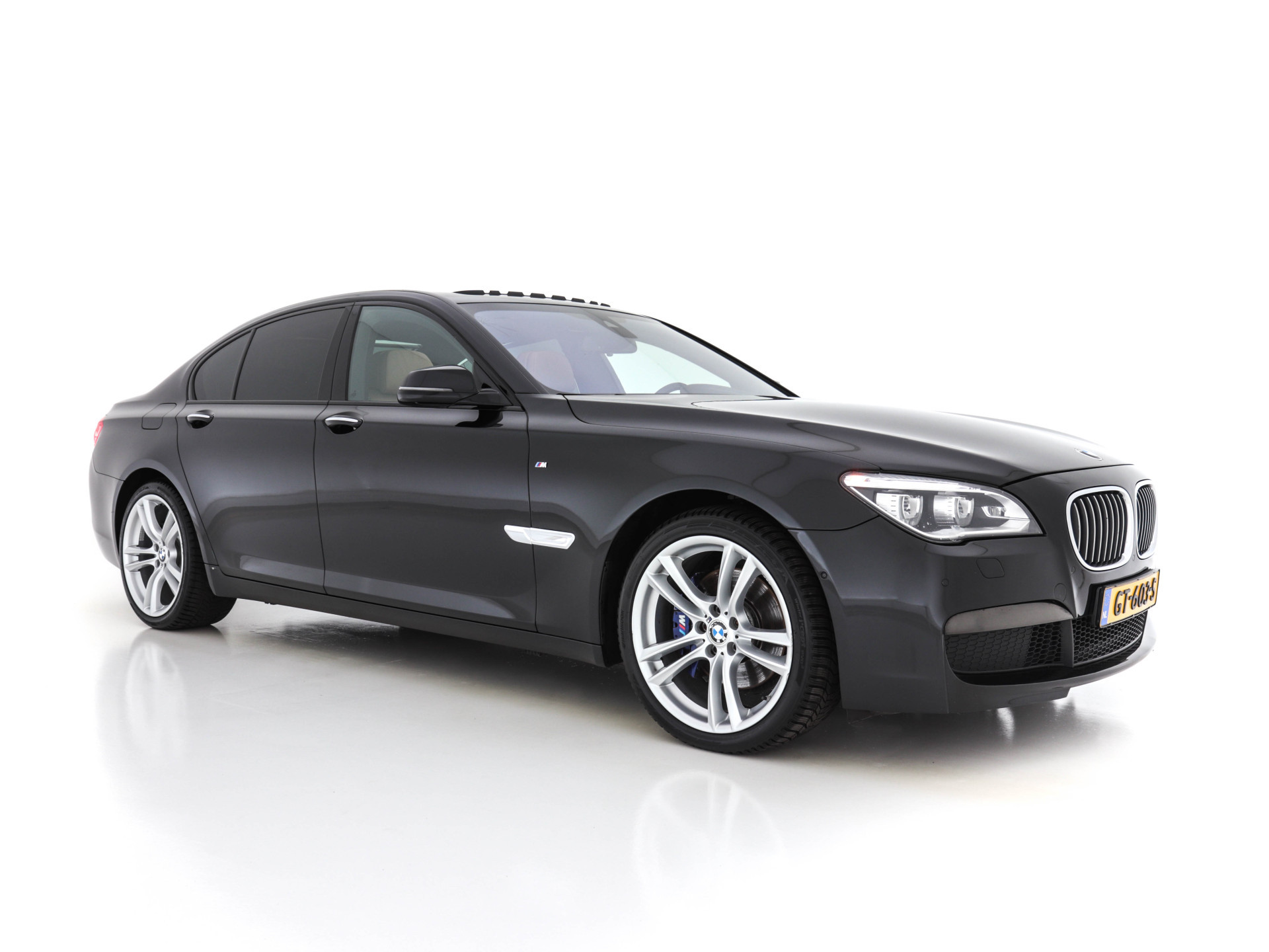 BMW 7-serie 740d xDrive M-Sport Aut. *PANO | LEATHER | FULL-LED | SURROUND-VIEW | NAVI-FULLMAP | SOFT-CLOSE | HEAD-UP | HARMAN/KARDON-AUDIO | KEYLESS | CRUISE | HEATED-SPORTSEATS | LANE-ASSIST | MEMORY-PACK | TOWBAR
