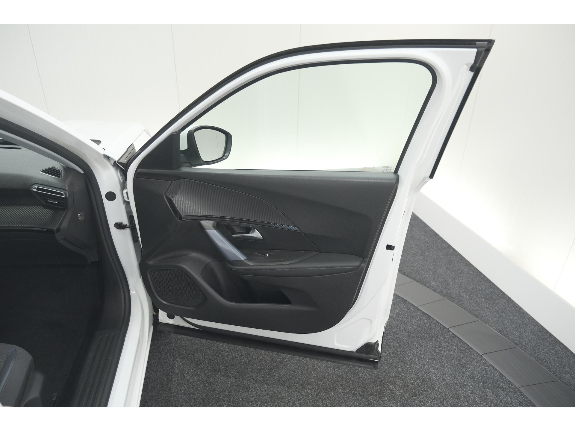 Peugeot 2008 PureTech 130 Allure | Trekhaak | Camera | Navigatie | Parkeersensoren