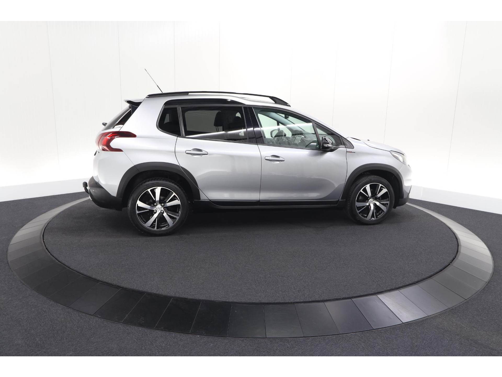 Peugeot 2008 PureTech 110 EAT6 GT-Line | Trekhaak | Panoramadak | Apple Carplay | Parkeersensoren