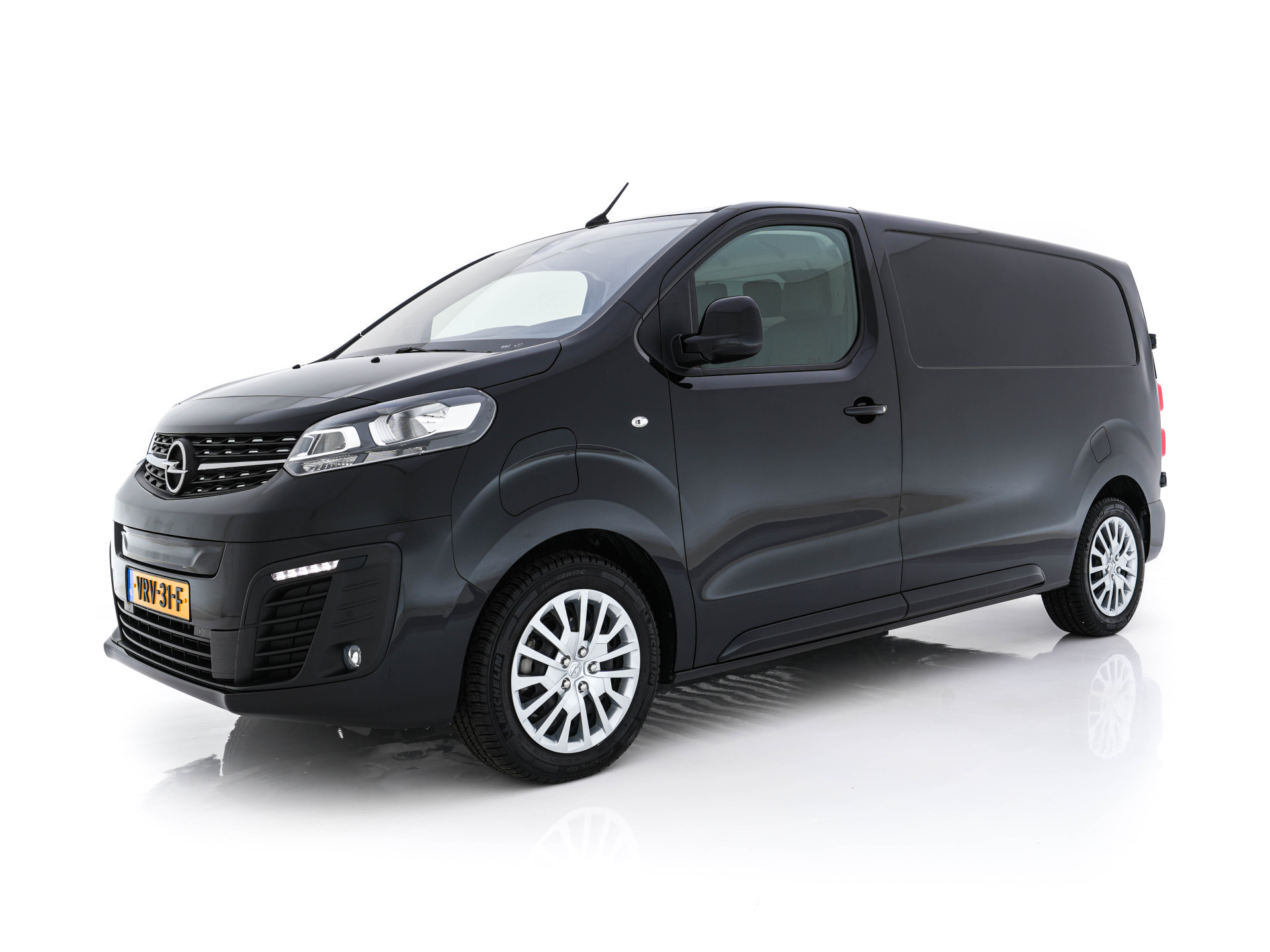 Opel Vivaro-e L2H1 Innovation 50 kWh 3-Pers [ 3-Fase-11kW ] {SOH-93%} Aut. *LEATHER | NAVI-FULLMAP | CAMERA | AIRCO | DAB+ | PDC | CRUISE | CARPLAY*