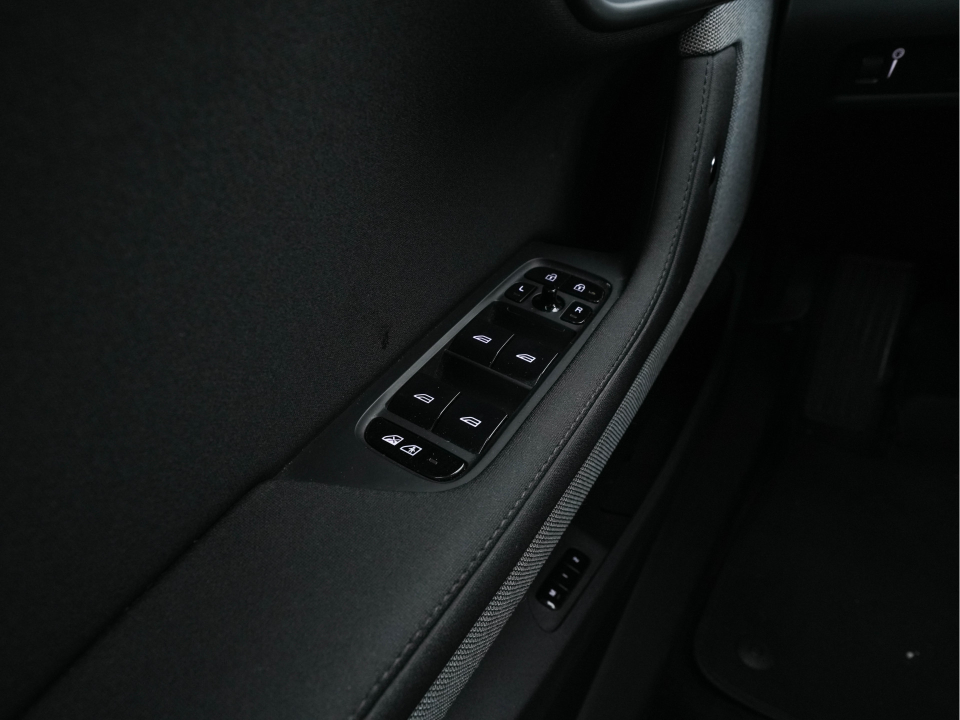 Polestar 2 Long Range Single Motor 78 kWh [ 3-Fase-11kW ] {SOH-95%} (INCL-BTW) *NAVI-FULLMAP | FULL-LED | KEYLESS | CAMERA | LANE-ASSIST | DIGI-COCKPIT | DAB+ | COMFORT-SEATS | ECC | PDC | 20''ALU*