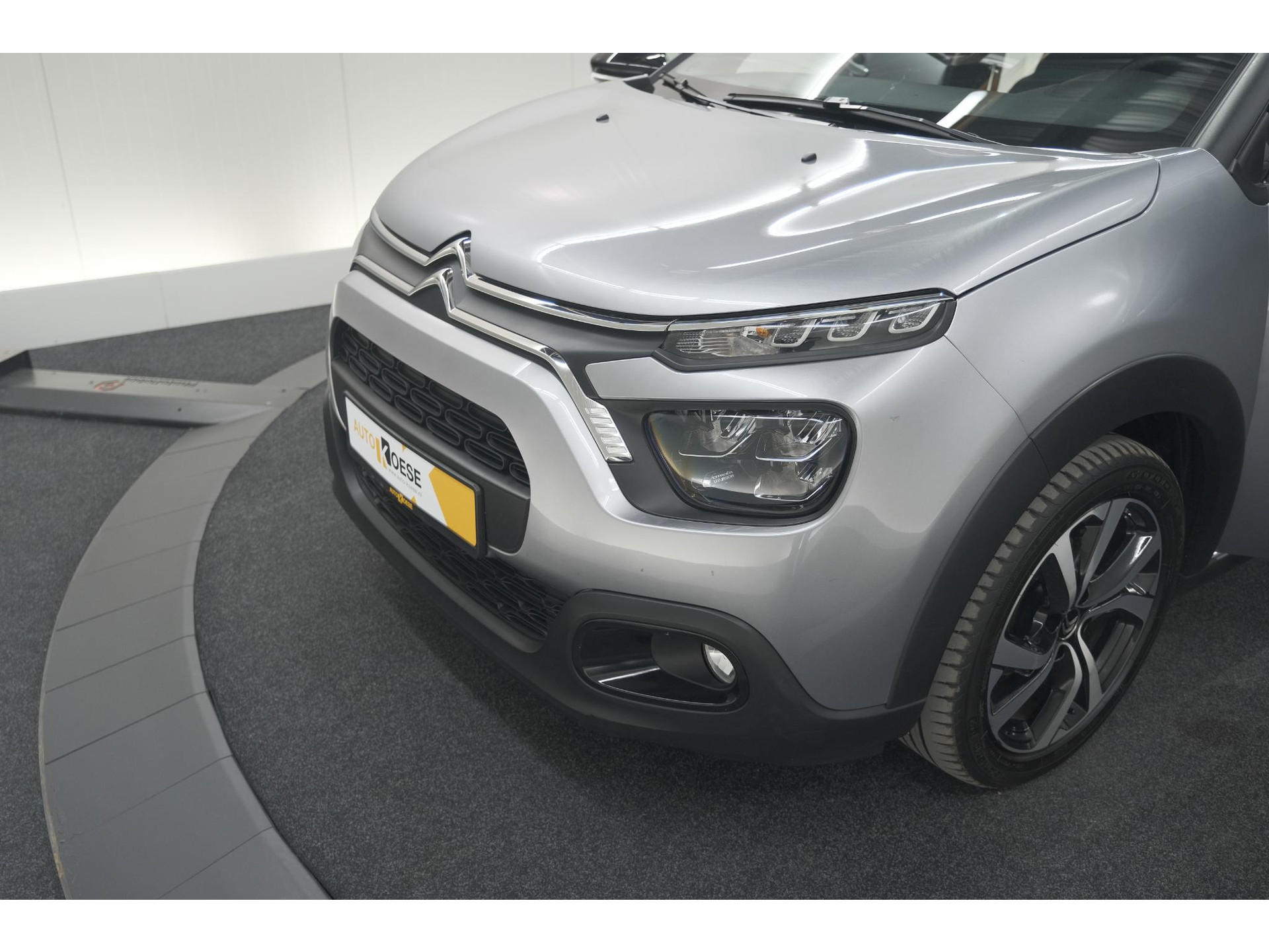 Citroen C3 PureTech 110 EAT6 Shine | Camera | Navigatie | Parkeersensoren | Apple Carplay | 17 Inch Lichtmetalen Velgen