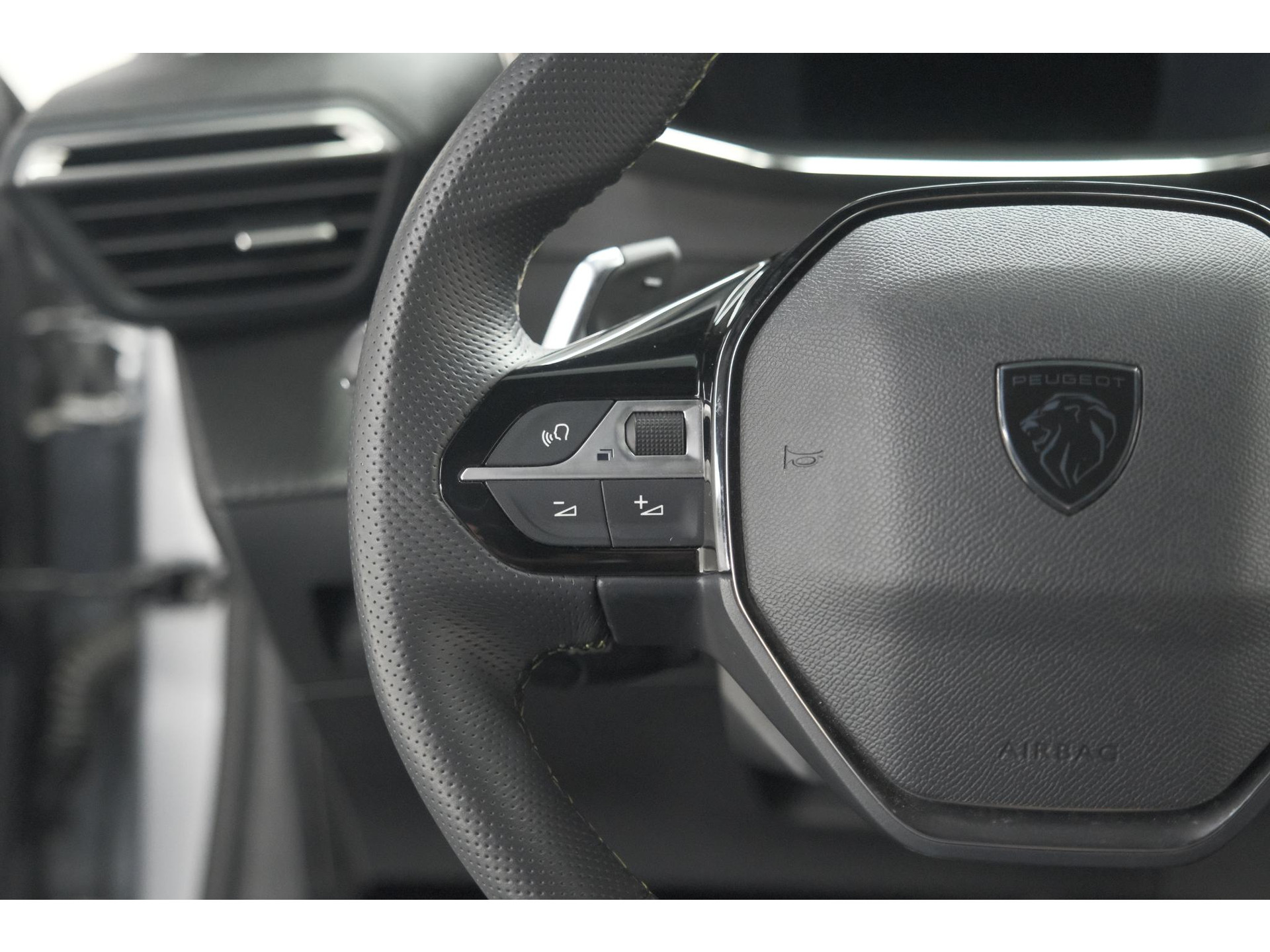 Peugeot 208 Hybrid 136 e-DCS6 GT Camera | Apple Carplay & Android Auto | Parkeersensoren