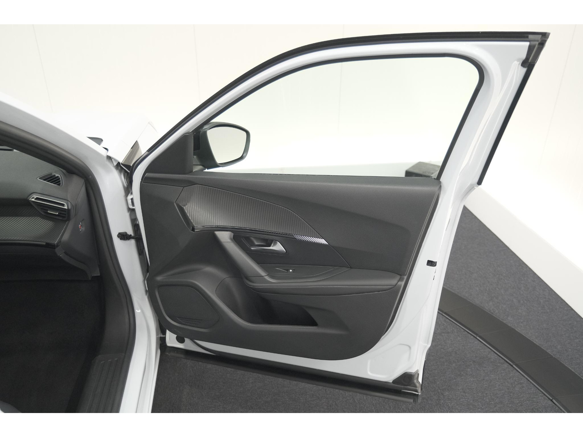 Peugeot 2008 PureTech 100 Allure | Apple Carplay | Parkeersensoren | Climate Control | Cruise Control