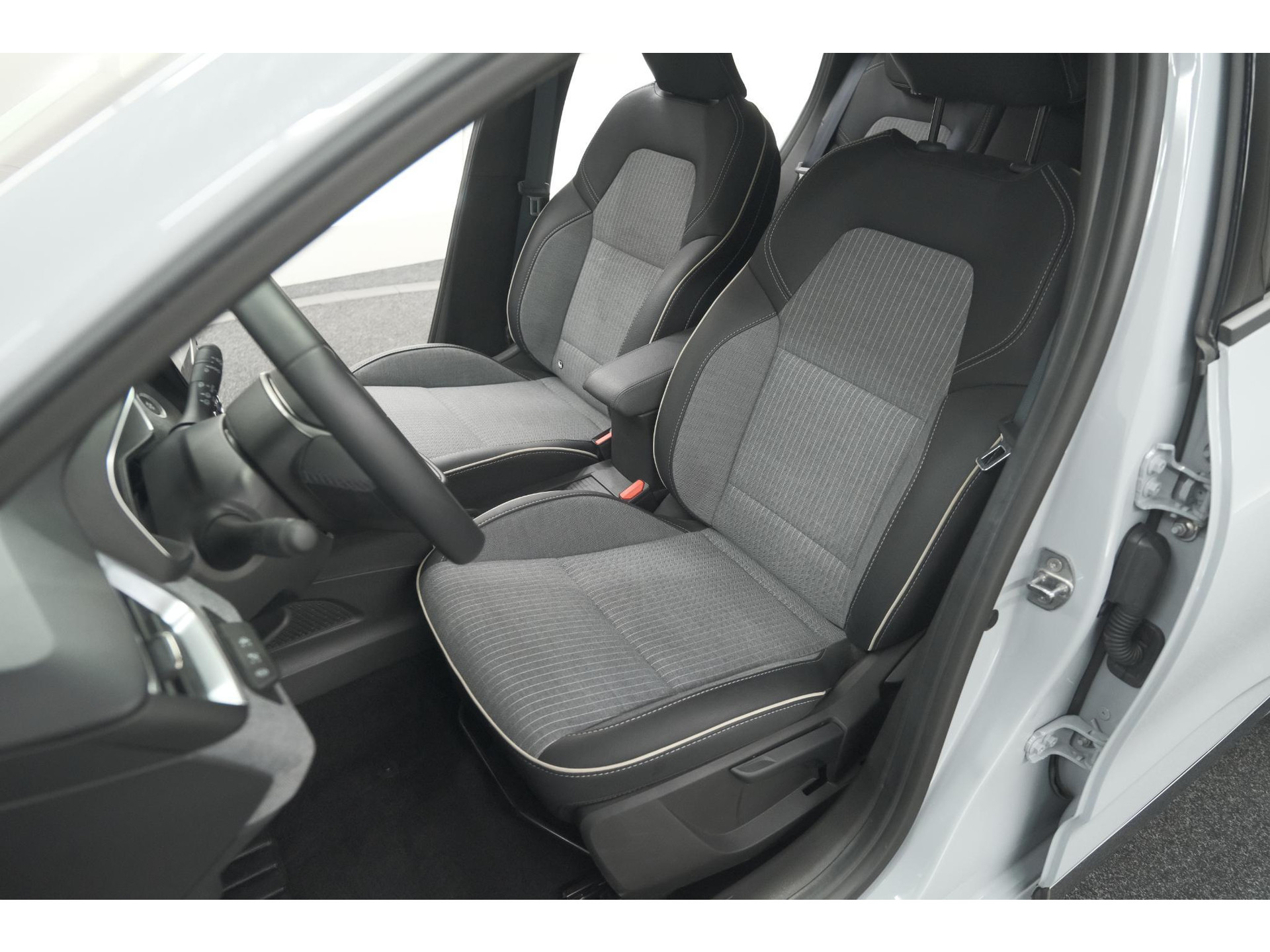 Renault Clio TCe 90 GPF techno | 360 Camera | Adaptieve Cruise Control | Navigatie | 9.3 Inch Groot Scherm