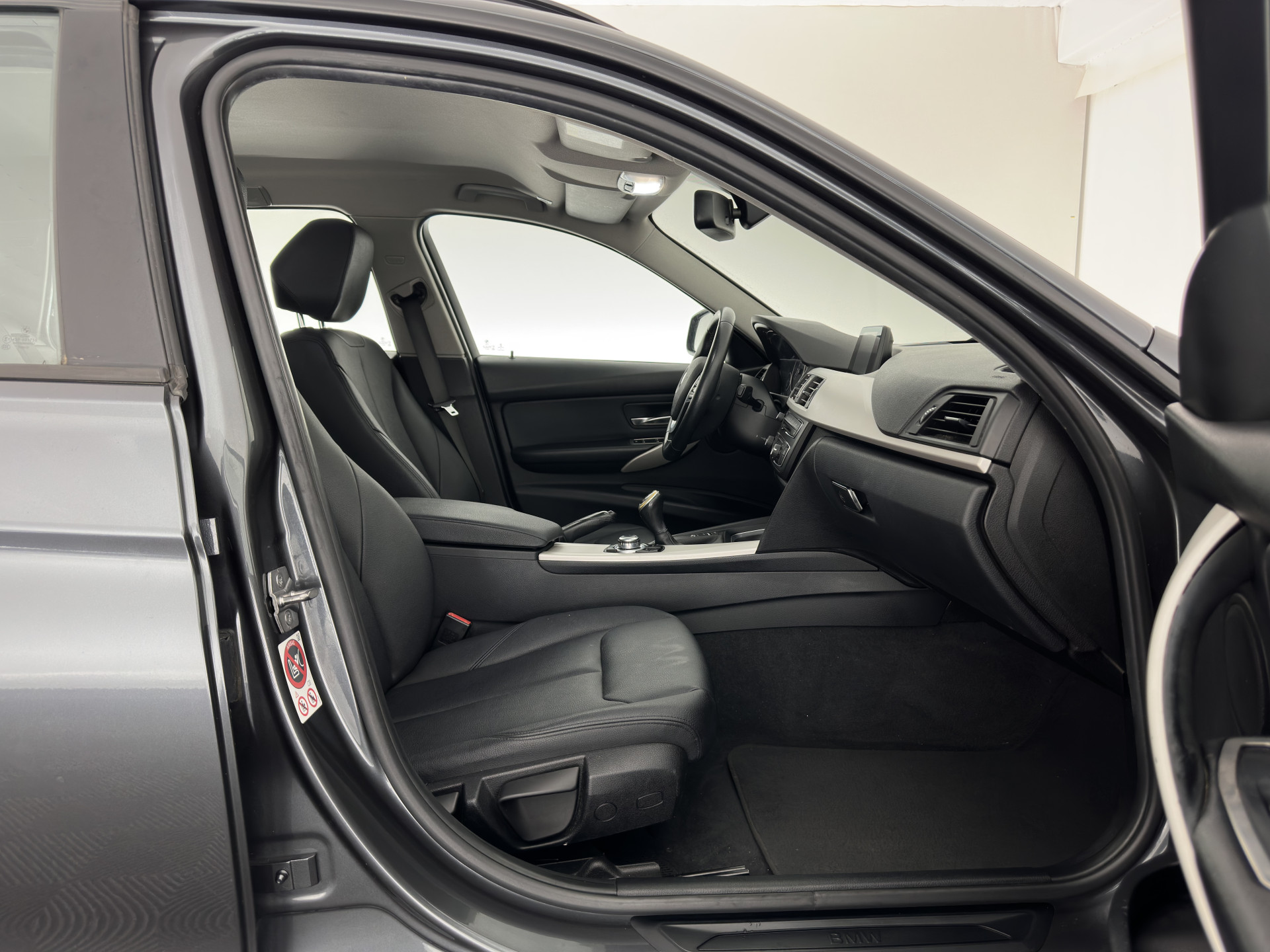 BMW 3-serie Touring 316d High Executive *FULL-LEATHER | NAVI-FULLMAP | HEATED-COMFORTSEATS | AIRCO | CRUISE | PDC | 17''ALU*