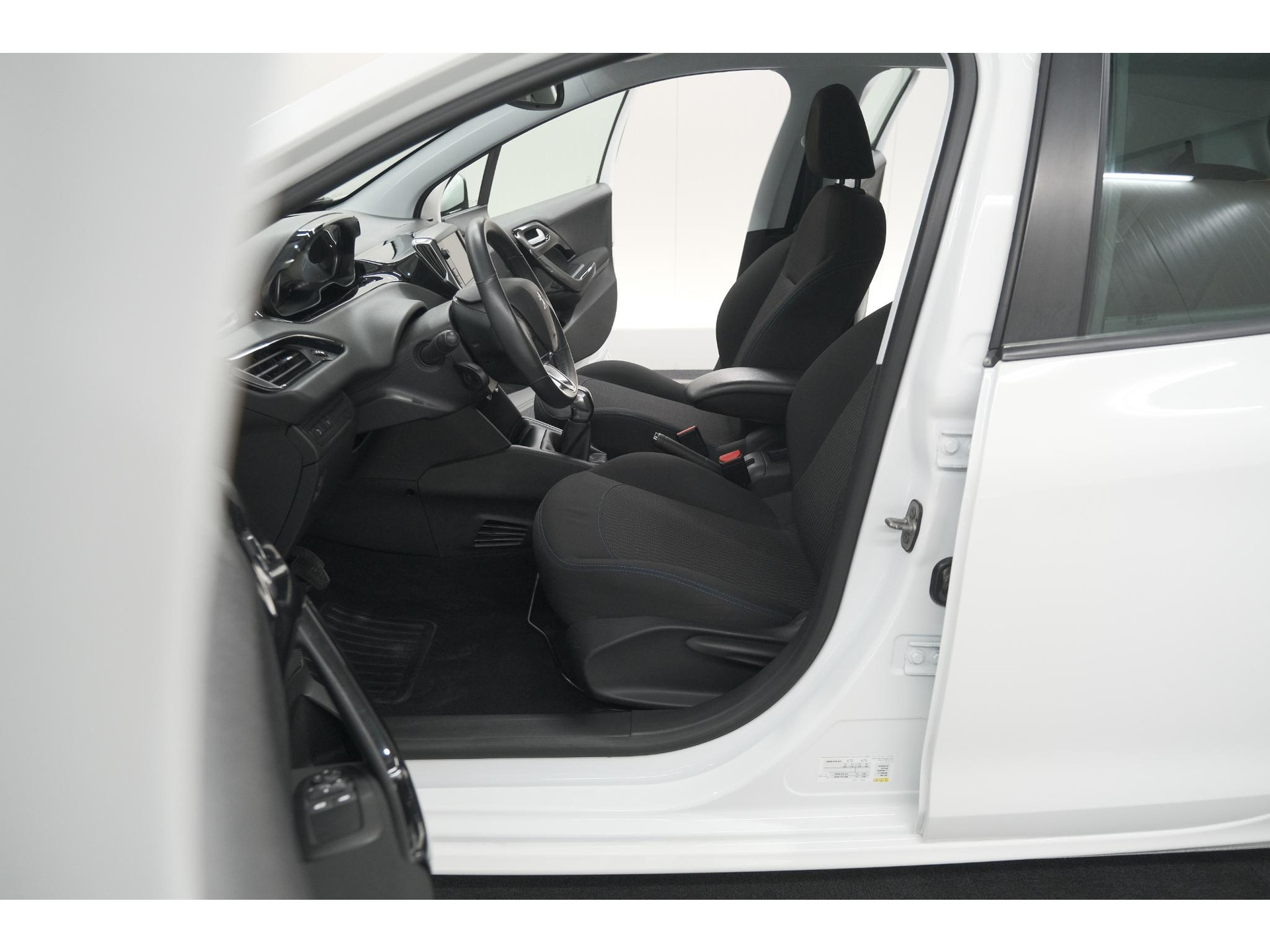 Peugeot 208 PureTech 82 Signature | Parkeersensoren | Apple Carplay | Pack Connect | Armsteun