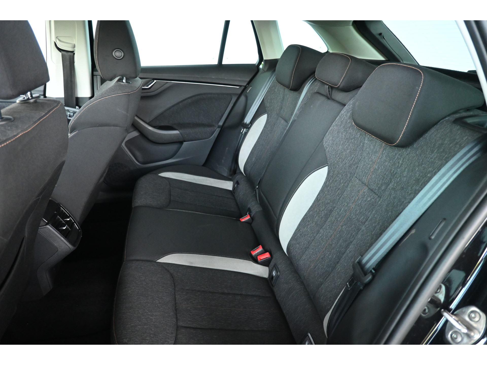 ŠKODA Scala 1.0 TSI Business Edition Clima Carplay Stoelverwarming Virtual Rijklaarprijs! Inruil Mogelijk!