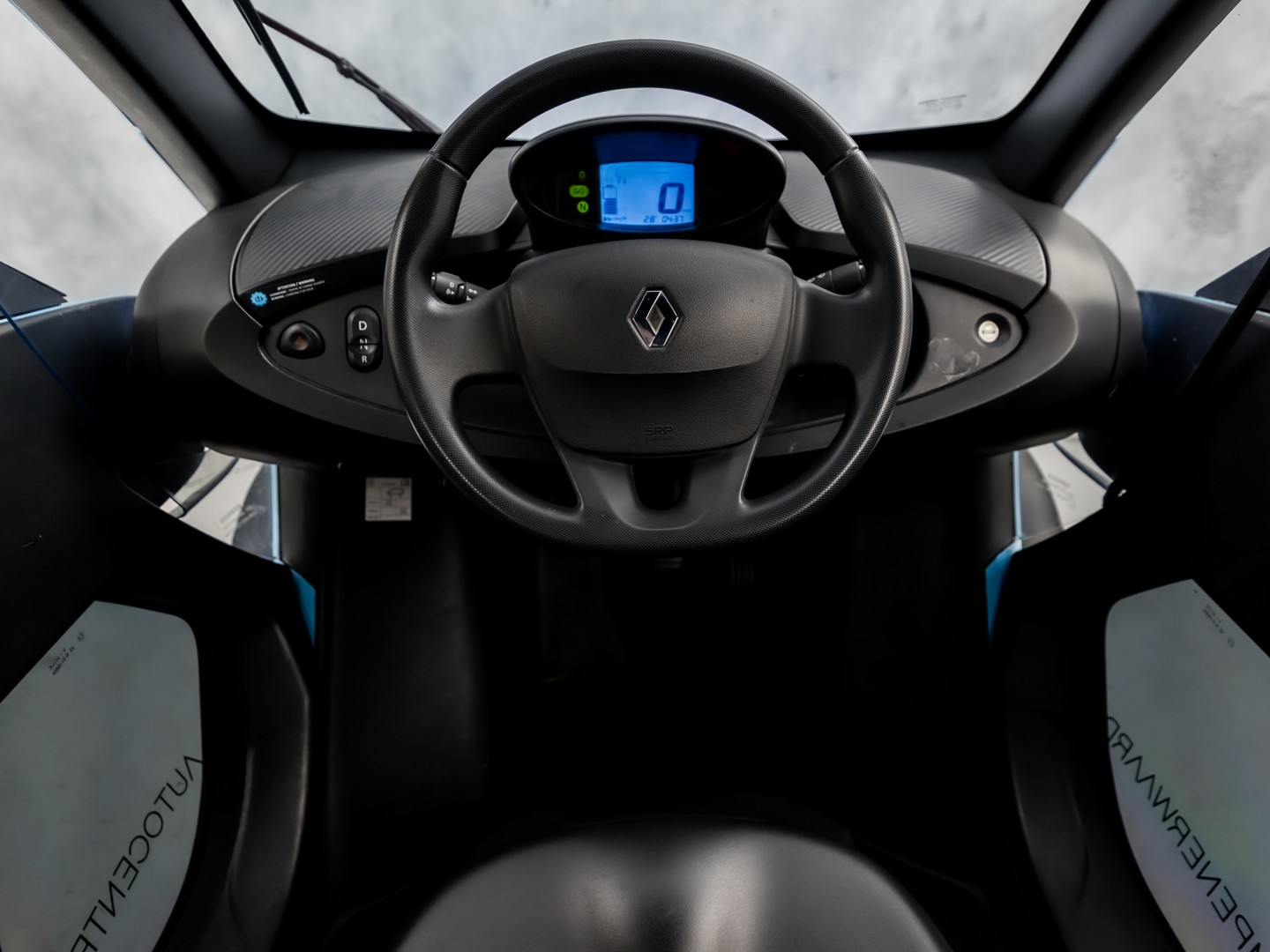 Renault Twizy Life (45 KMH, BROMMER KENTEKEN, ZWART LEDER, PARKEERSENSOREN, SPORTSTOEL, NIEUWSTAAT)