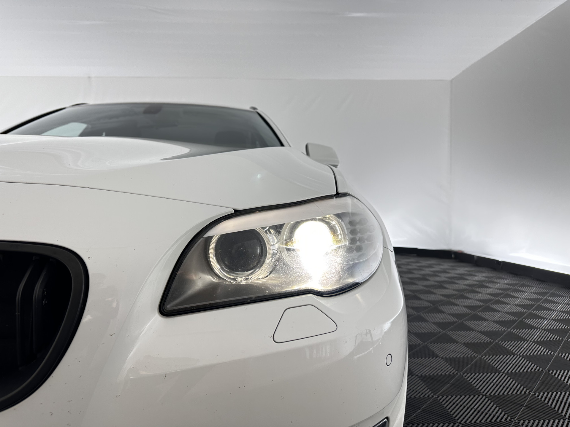 BMW 5-serie Touring 520d Shadow-line *BI-XENON | NAVI-FULLMAP | HEATED-COMFORTSEATS | ECC | KEYLESS | PDC | CRUISE | 18''ALU*