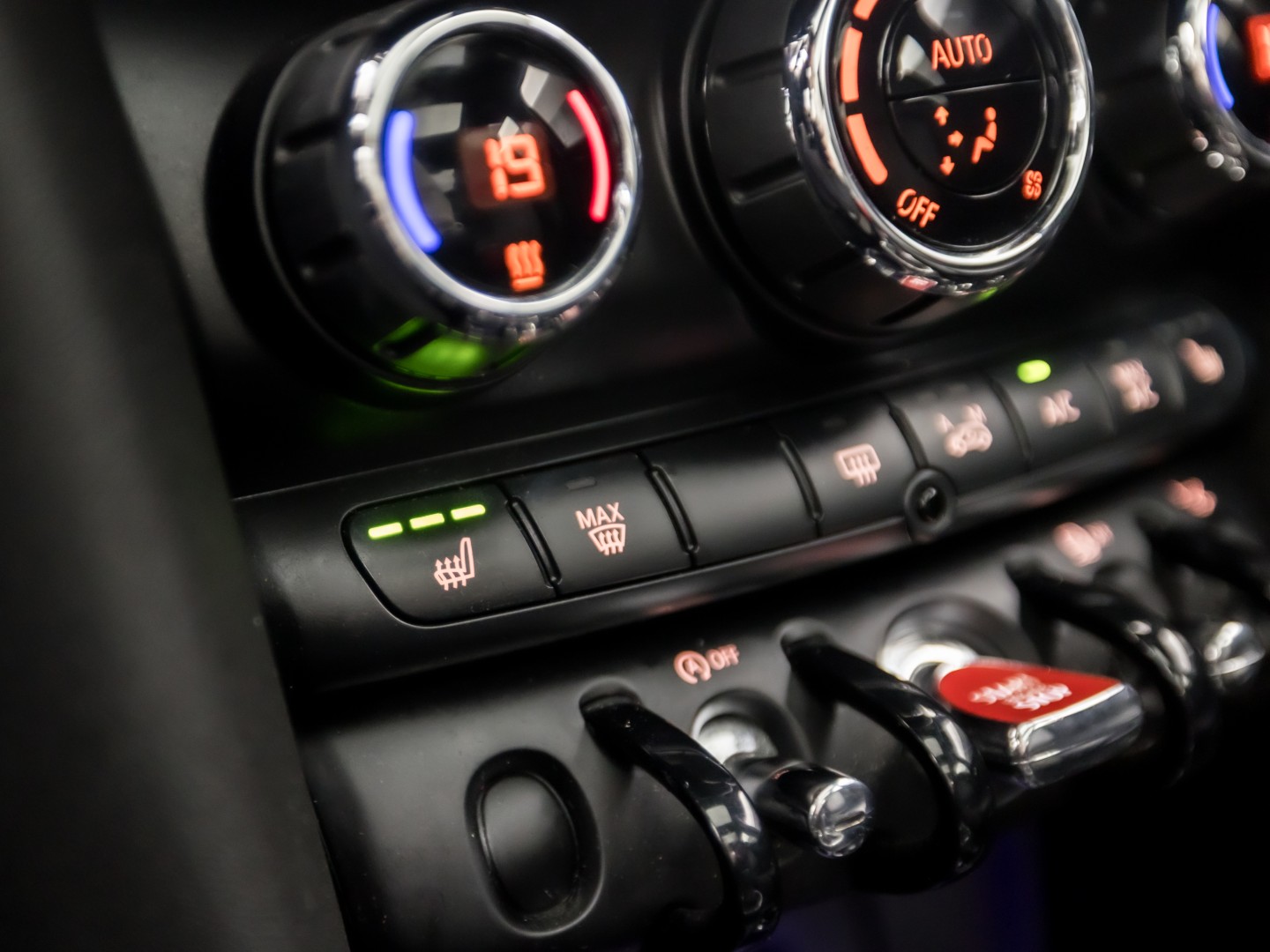 MINI 5-deurs 2.0 Cooper S Chili Edition 192Pk Automaat (PANORAMADAK, GROOT NAVI, HEAD-UP DISPLAY, LEDER, STOELVERWARMING, SPORTSTOELEN, GETINT GLAS, PARKEERSENSOREN, NIEUWSTAAT)