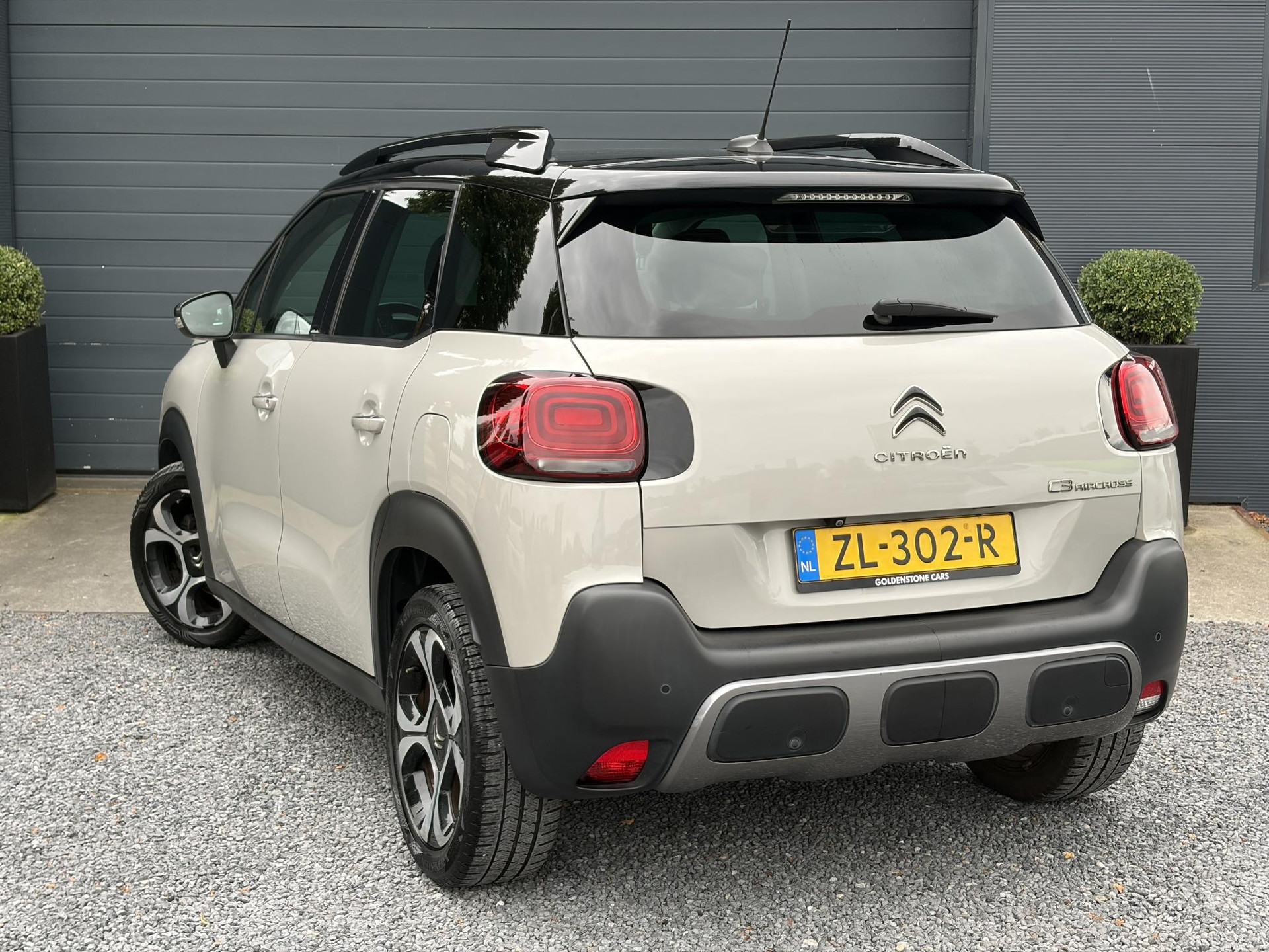 Citroen C3 Aircross 1.2 PureTech S&S Shine 1e Eigenaar l D-riem vv in 07-07-2025 l 360° Camera l Navi l Carplay l Net beurt gehad l Keyless l 17''Lmv l Rijstrooksensor l 110pk l Pdc V+A l 6 Bak l N.A.P l Apk tot 07-2027