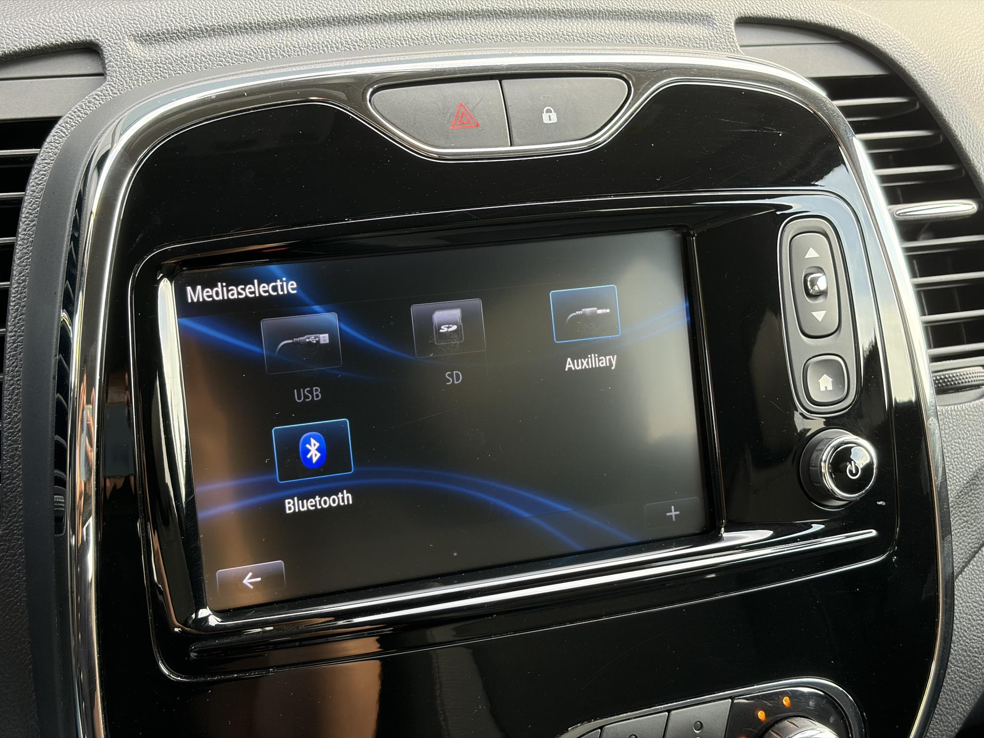 Renault Captur 1.2 TCe Dynamique ✓Navi✓Trekhaak✓Keyless✓Clima✓Cruise✓Dealer Onderhouden✓Automaat✓120pk✓Lm velgen✓Pdc✓N.A.P✓Apk tot 06-2027