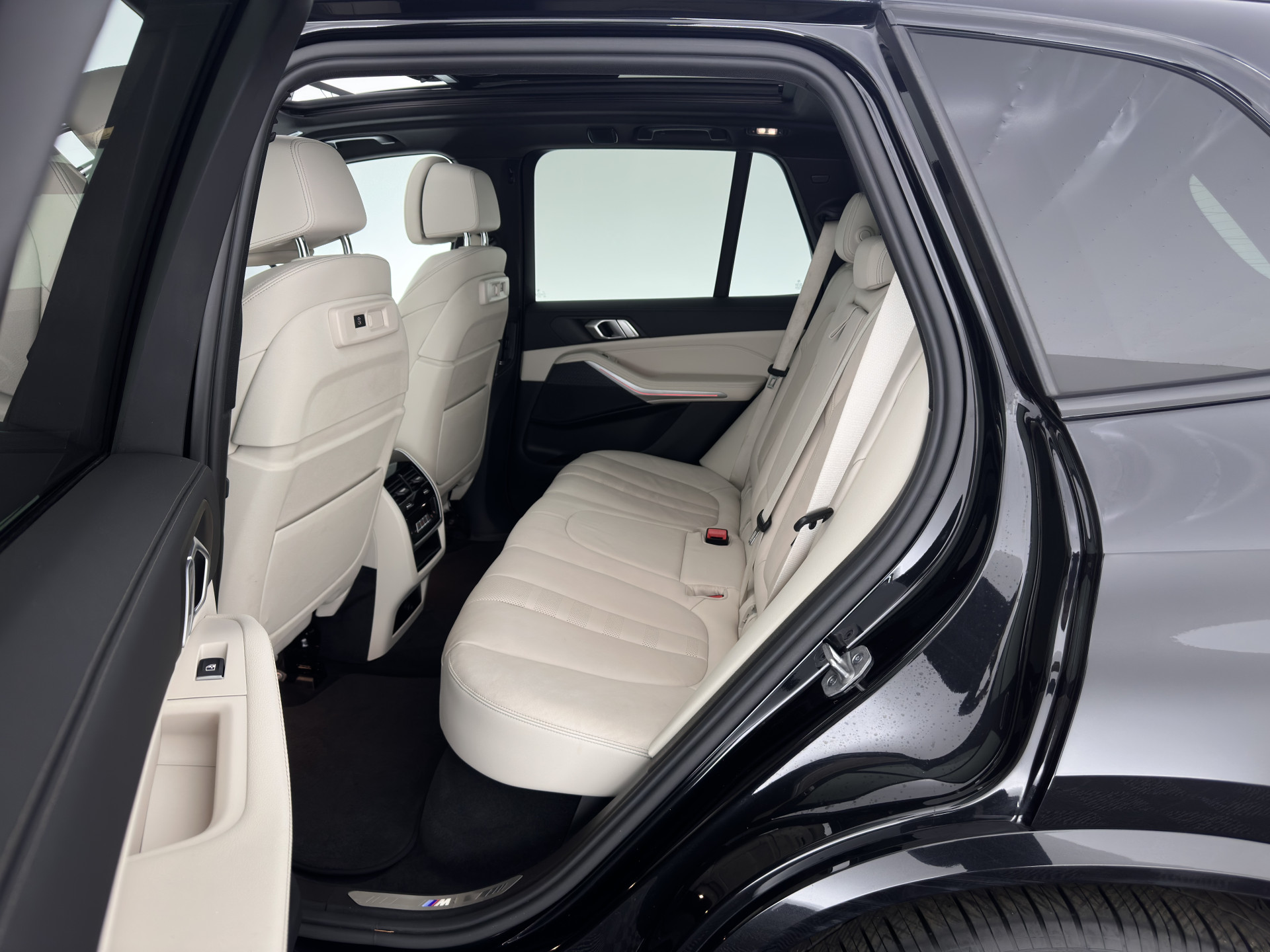 BMW X5 xDrive45e M-Sportpack High Executive (INCL-BTW) Aut. *PANO | LEATHER | HEAD-UP | LASER-LED | SOFT-CLOSE | ADAPTIVE-CRUISE | HIFI-SOUND | BLIND-SPOT | MEMORY-PACK | TOP-VIEW | DIGI-COCKPIT | NAVI-FULLMAP | PRIVACY-GLASS | ...