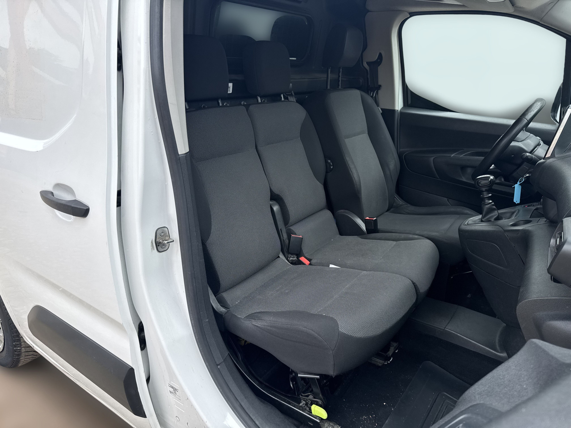 Toyota ProAce City 1.2T 110 PK **Benzine** L1 Navigatie Climate control Camera Carplay Cruise control Parkeersensoren v+a Gasoline Benzin