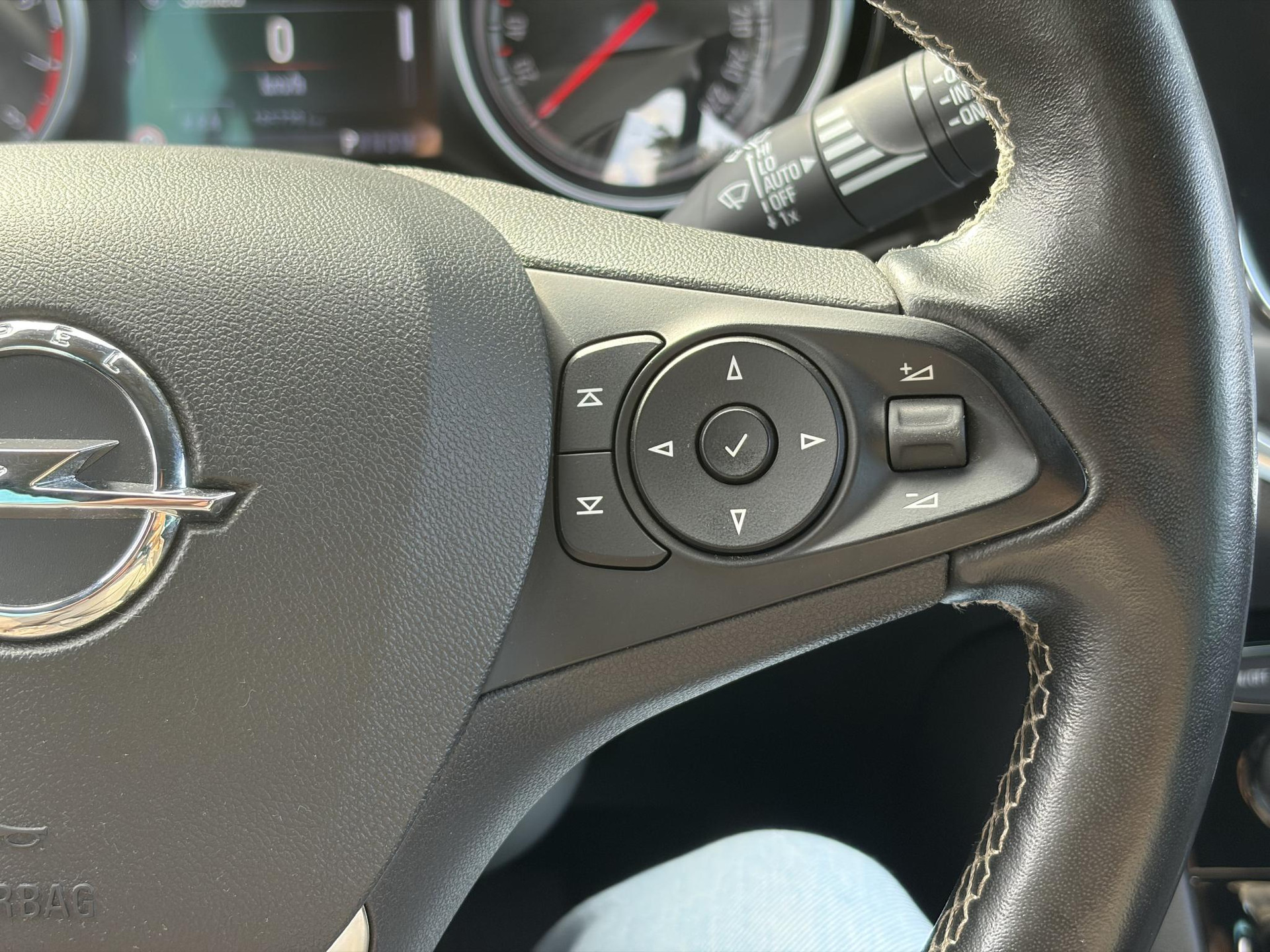Opel Astra Sports Tourer 1.4 Business Executive ✓2 Eigenaar✓Camera✓Navi✓Trekhaakt✓Carplay✓Stoelverw✓Stuurverw✓Automaat✓Dealer Onderhouden✓Keyless✓Clima✓Cruise✓Pdc V+A✓Halfleder✓Comfortstoelen✓150pk✓Rijstrooksensor✓Dodehoeksensor✓Elekt Stoelen✓Lm velgen✓N.