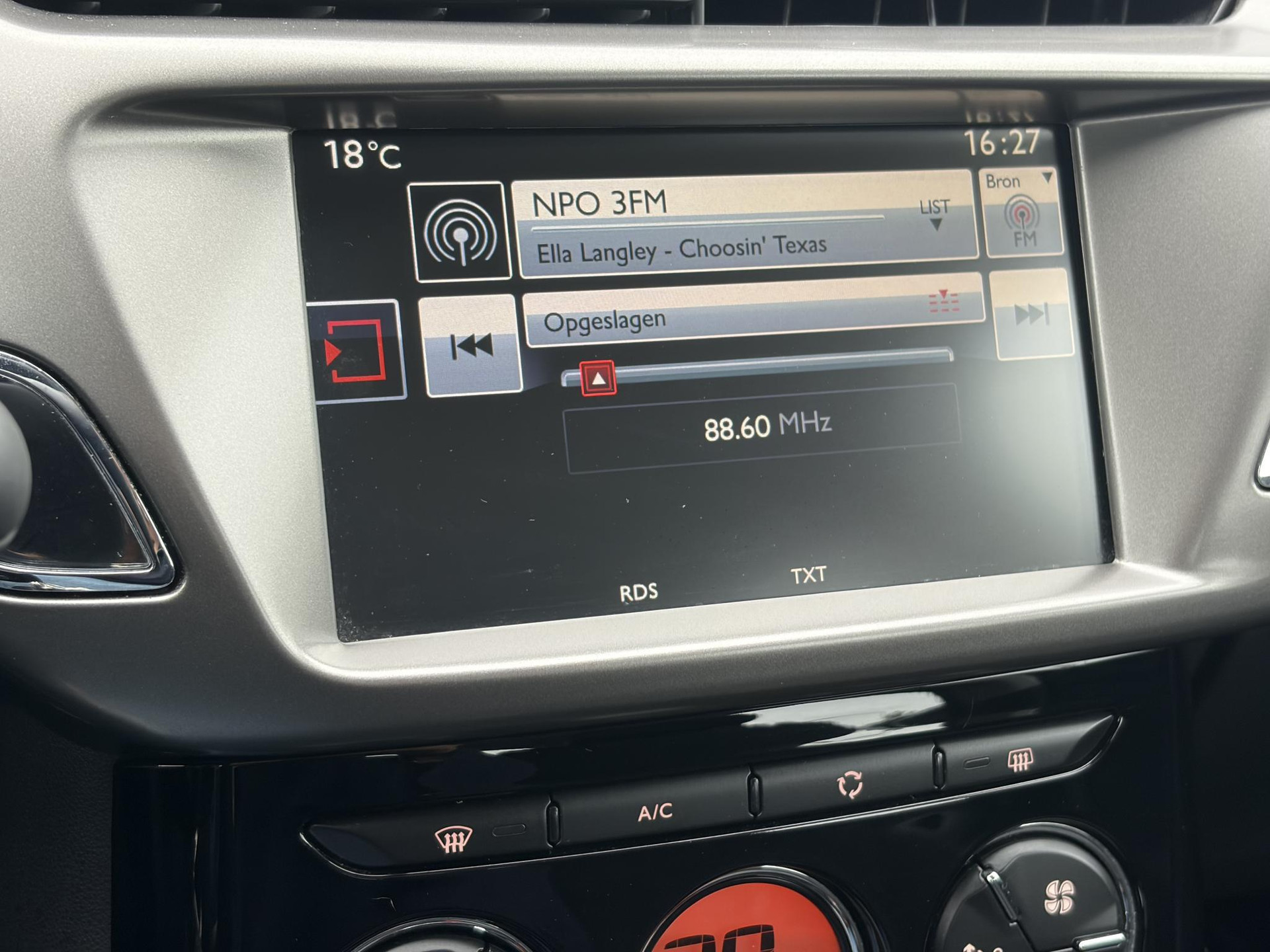 Citroen C3 1.2 PureTech Selection ✓Nieuwe D-riem✓Navi✓Carplay✓Trekhaak✓Dealer Onderhouden✓Clima✓Cruise✓5 Deurs✓Net grote beurt gehad✓N.A.P✓Apk tot 09-2027