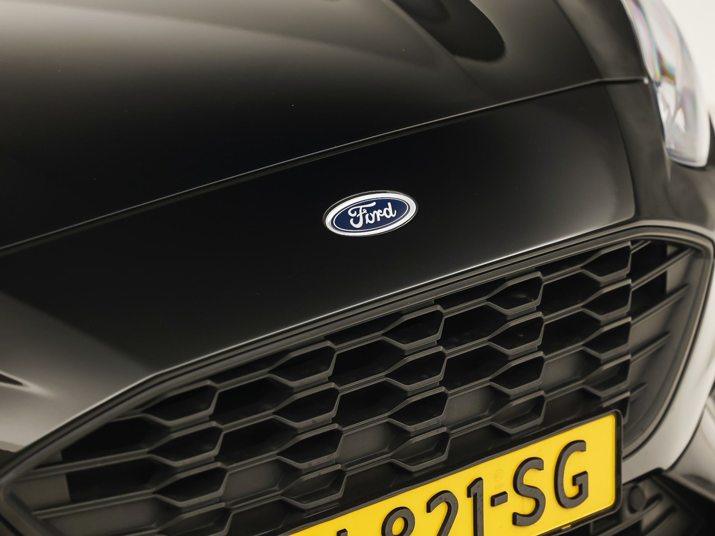 Ford Focus Wagon 1.0 EcoBoost ST Line (APPLE CARPLAY, GROOT NAVI, STUUR/STOELVERWARMING, KEYLESS, GETINT GLAS, SPORTSTOELEN, CRUISE, PARKEERSENSOREN, NIEUWSTAAT)