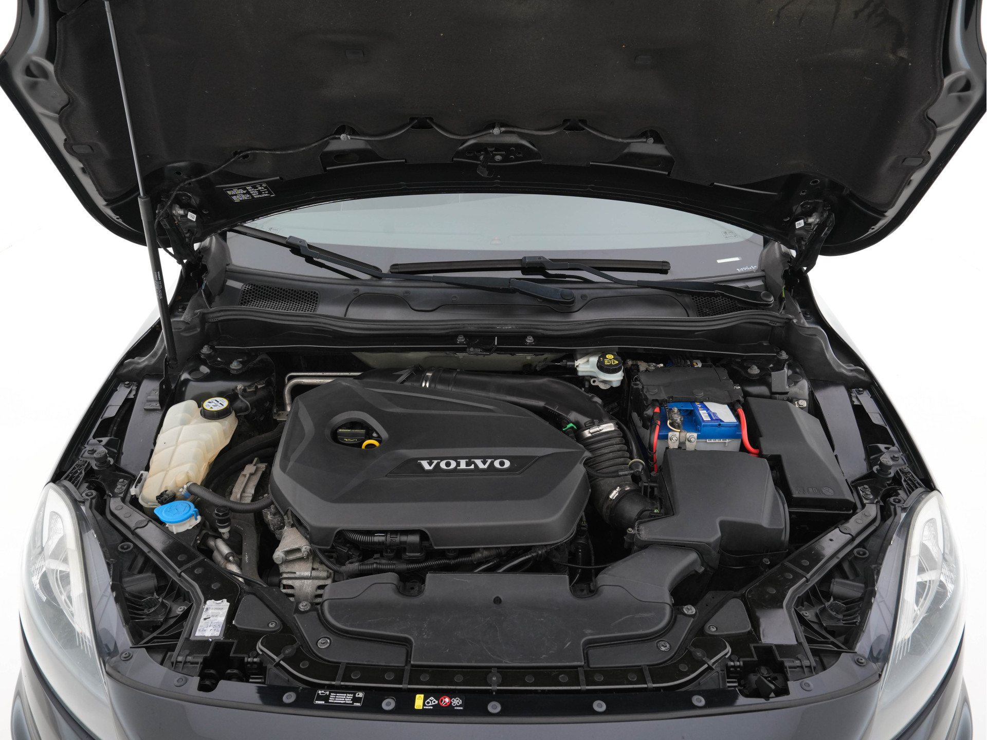 Volvo V40 1.6 T3 R-Design *NAVI-FULLMAP | LEATHER-ALCANTARA | ECC | PDC | CRUISE | SPORT-SEATS | TOWBAR | 17''ALU*