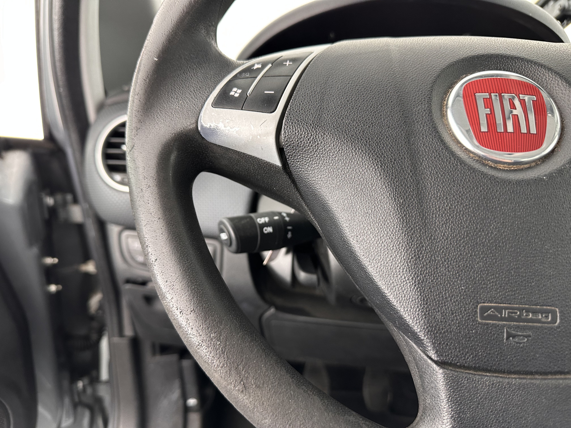 Fiat Punto Evo 1.3 M-Jet Dynamic *ECC | PDC | CRUISE | COMFORT-SEATS | TOWBAR | RADIO-CD/MP3 | 15''ALU *